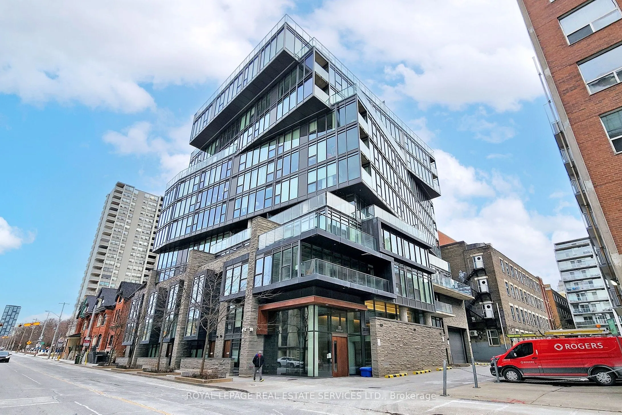 15 Beverley Street, #803