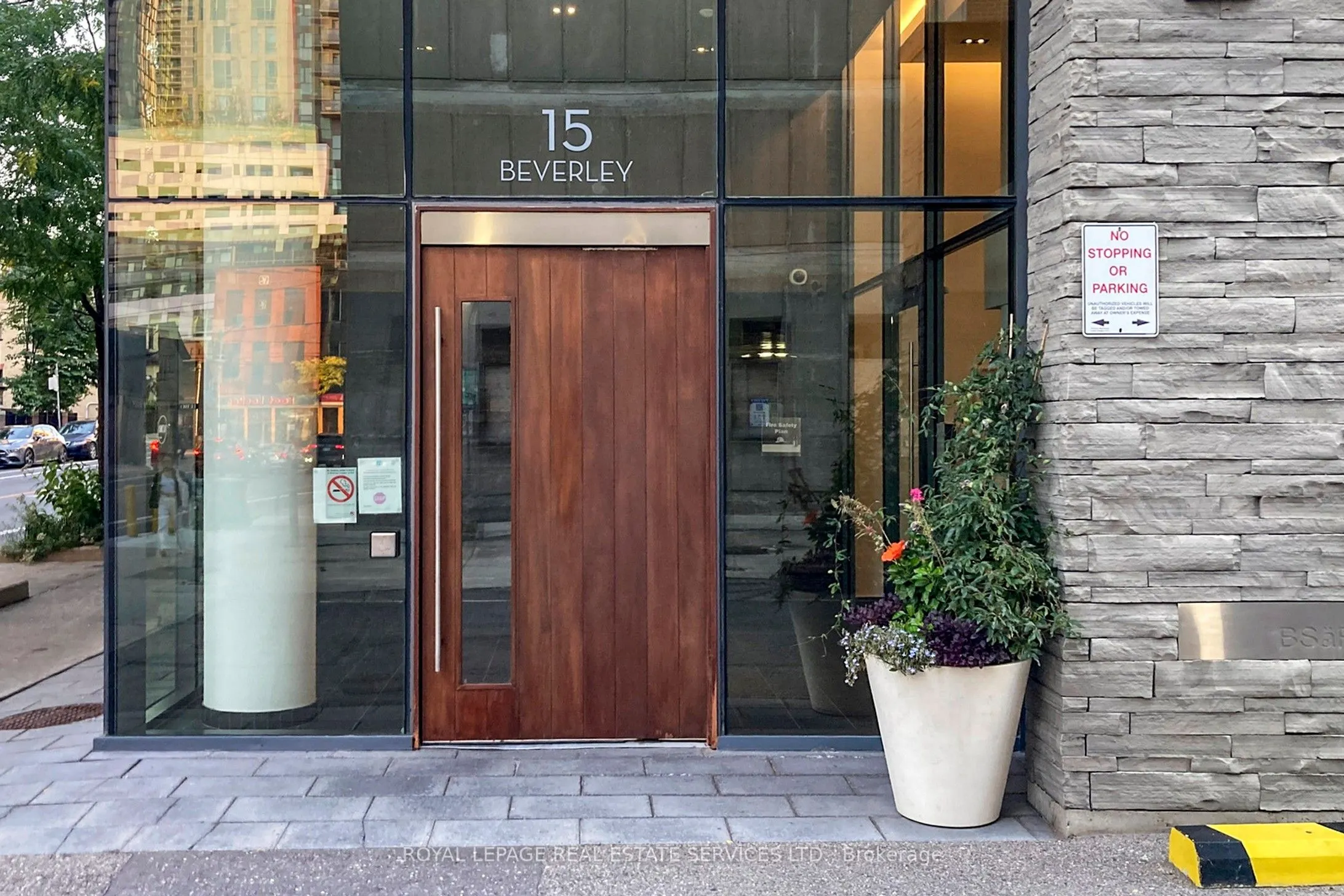 15 Beverley Street, #803