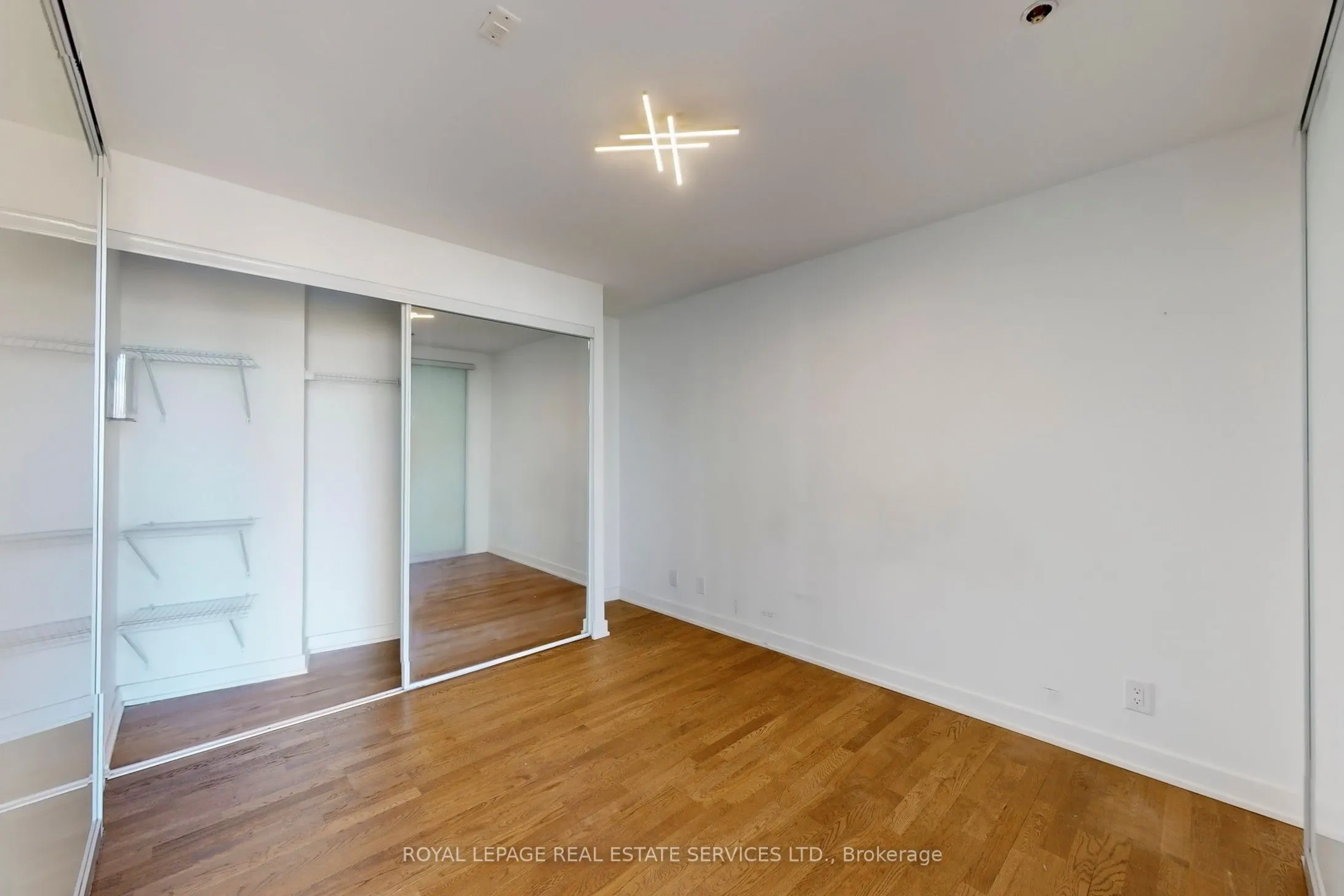 15 Beverley Street, #803