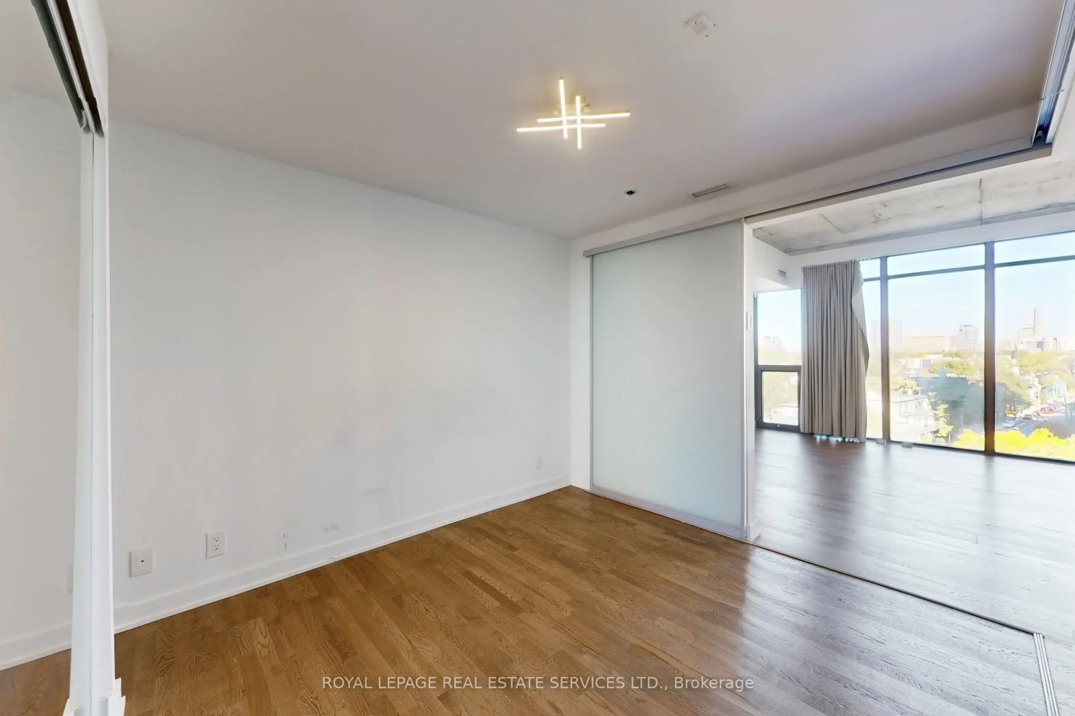 15 Beverley Street, #803
