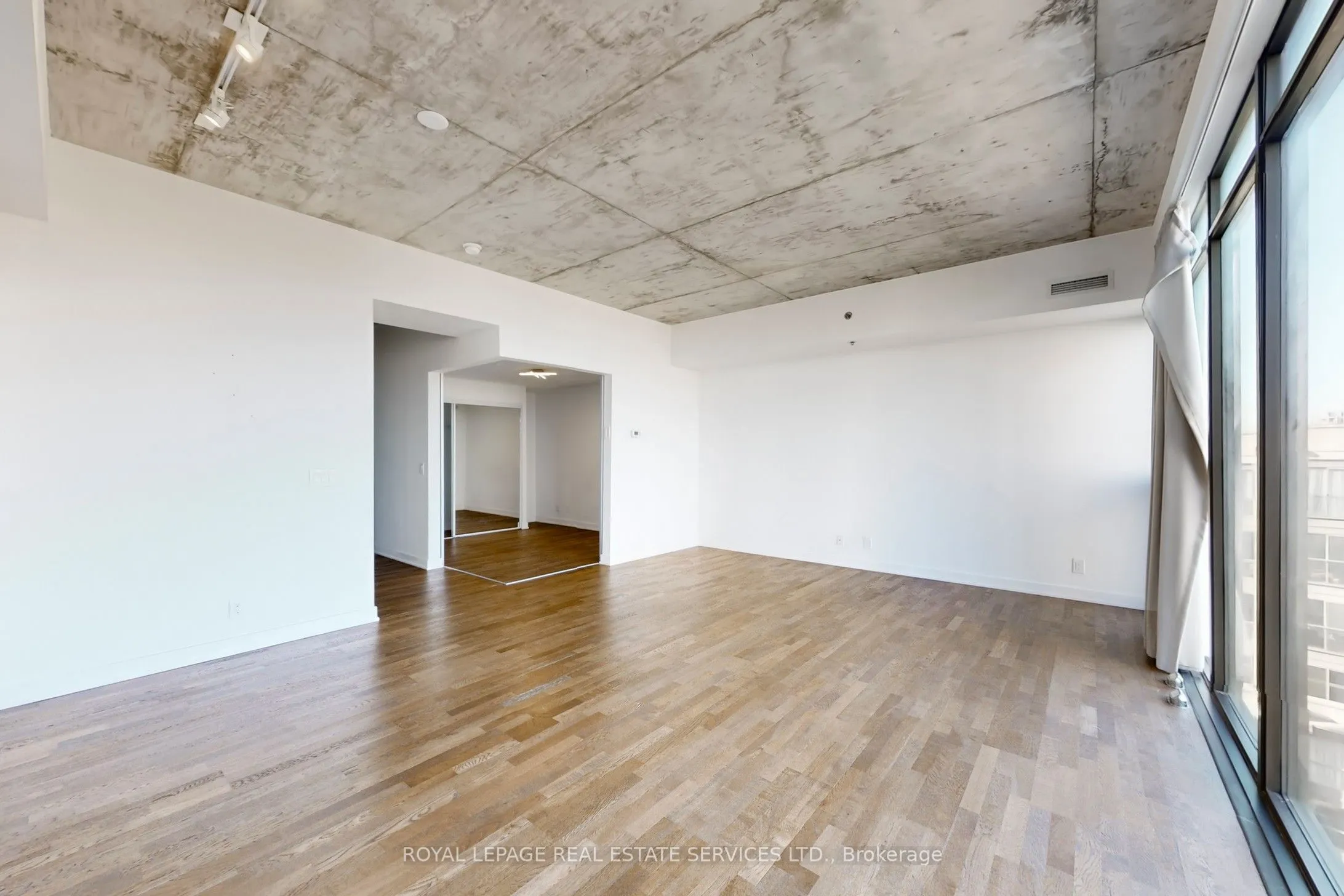 15 Beverley Street, #803