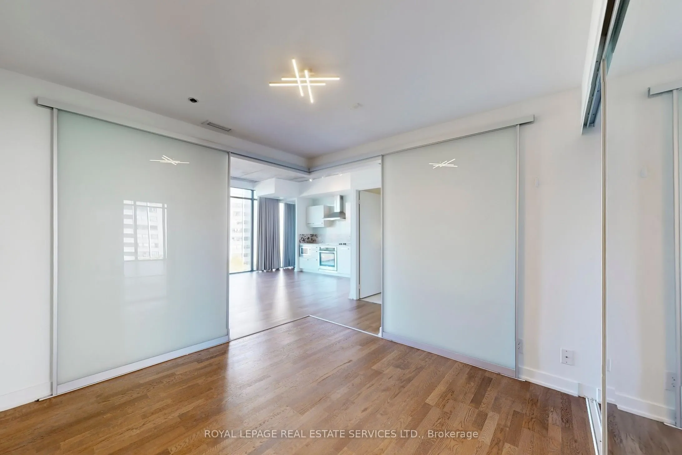15 Beverley Street, #803