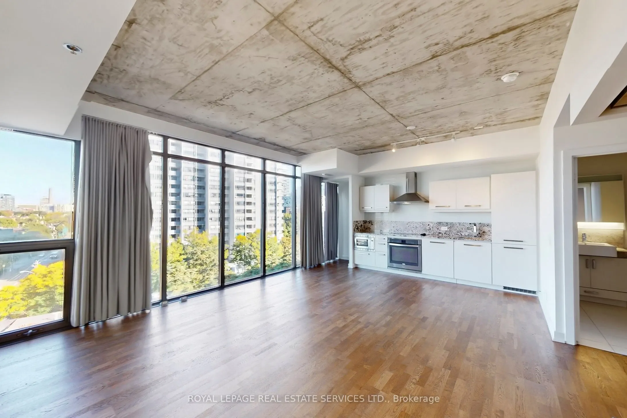 15 Beverley Street, #803