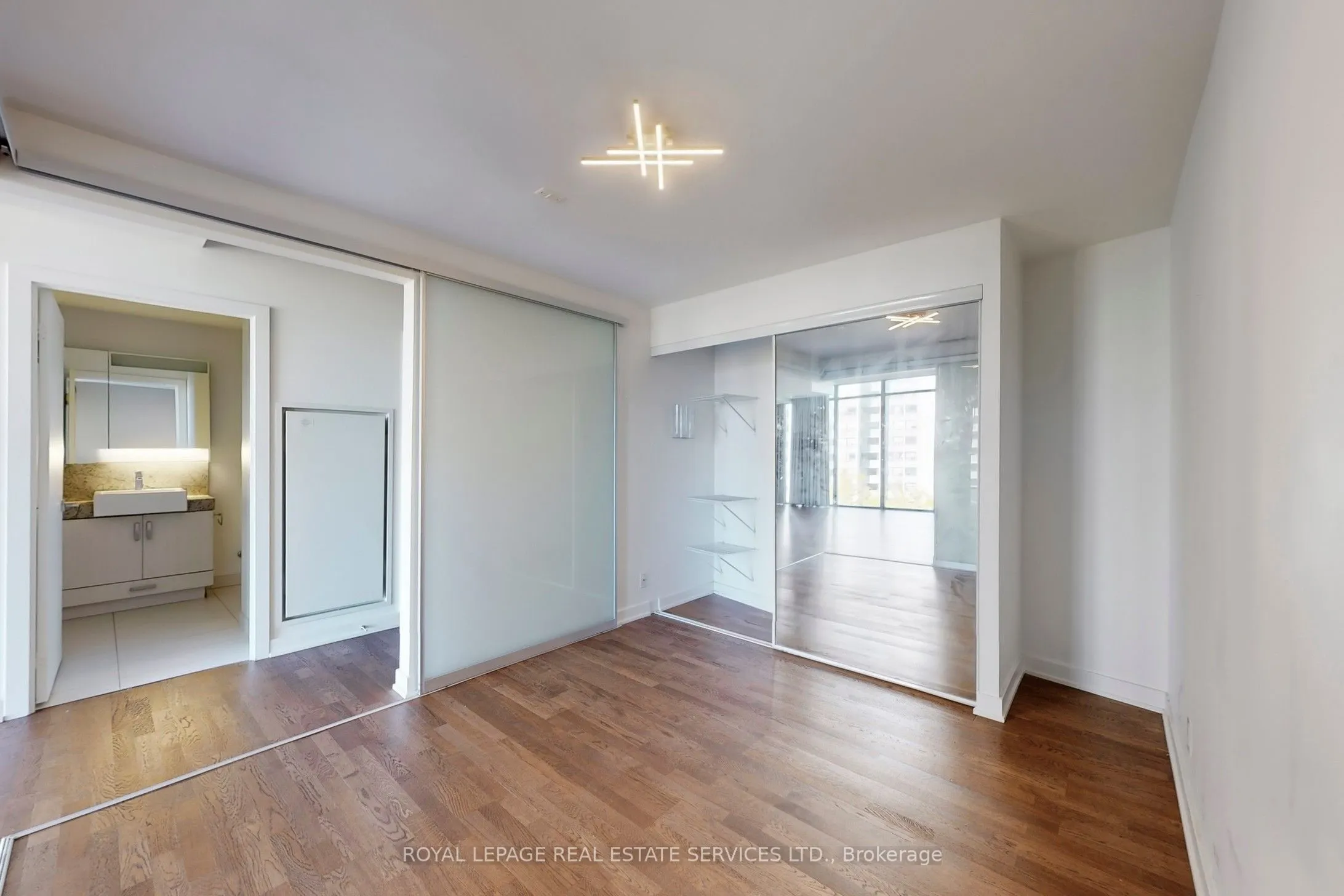 15 Beverley Street, #803