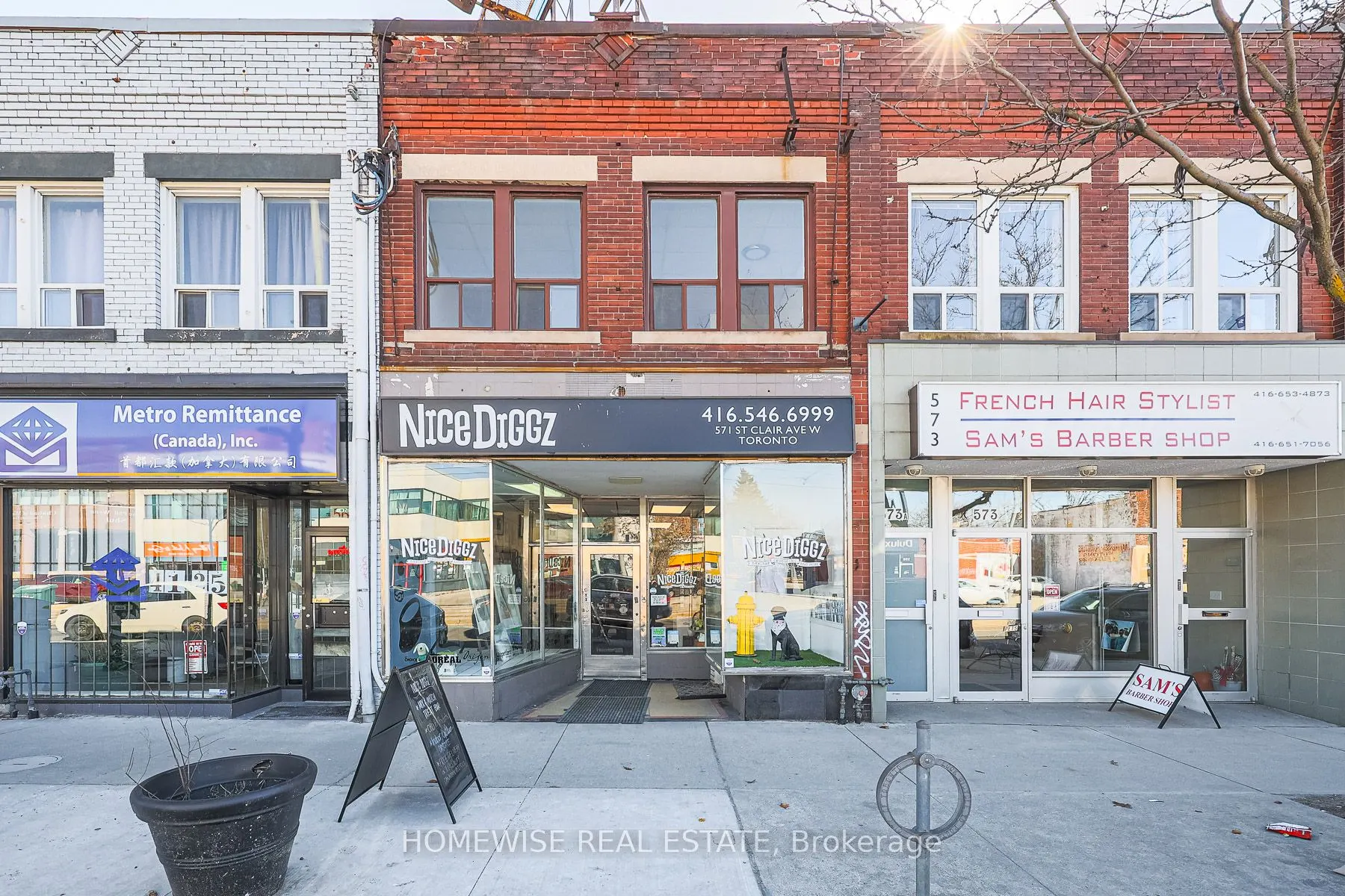 571 St Clair Avenue W