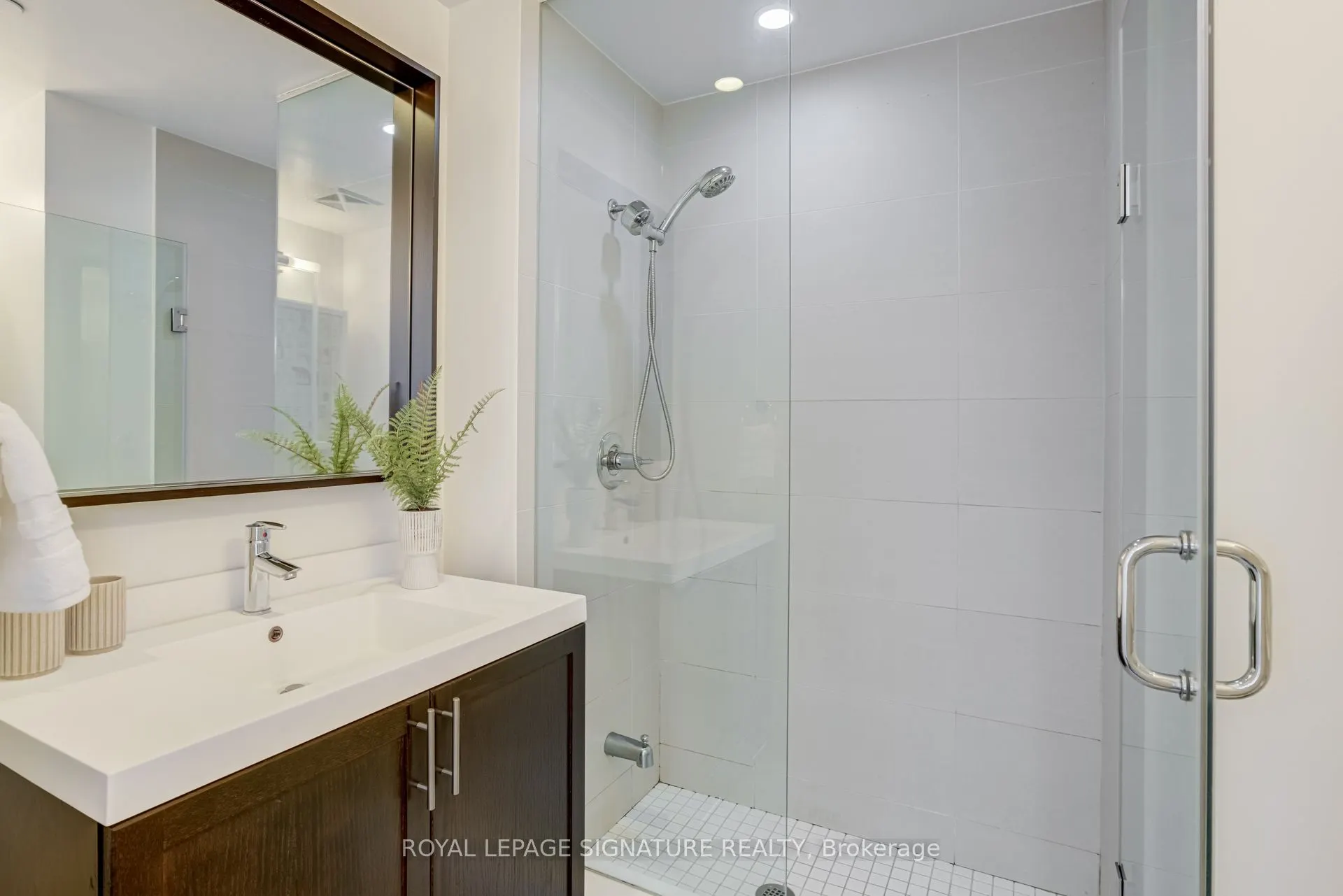 18 Graydon Hall Drive, #205