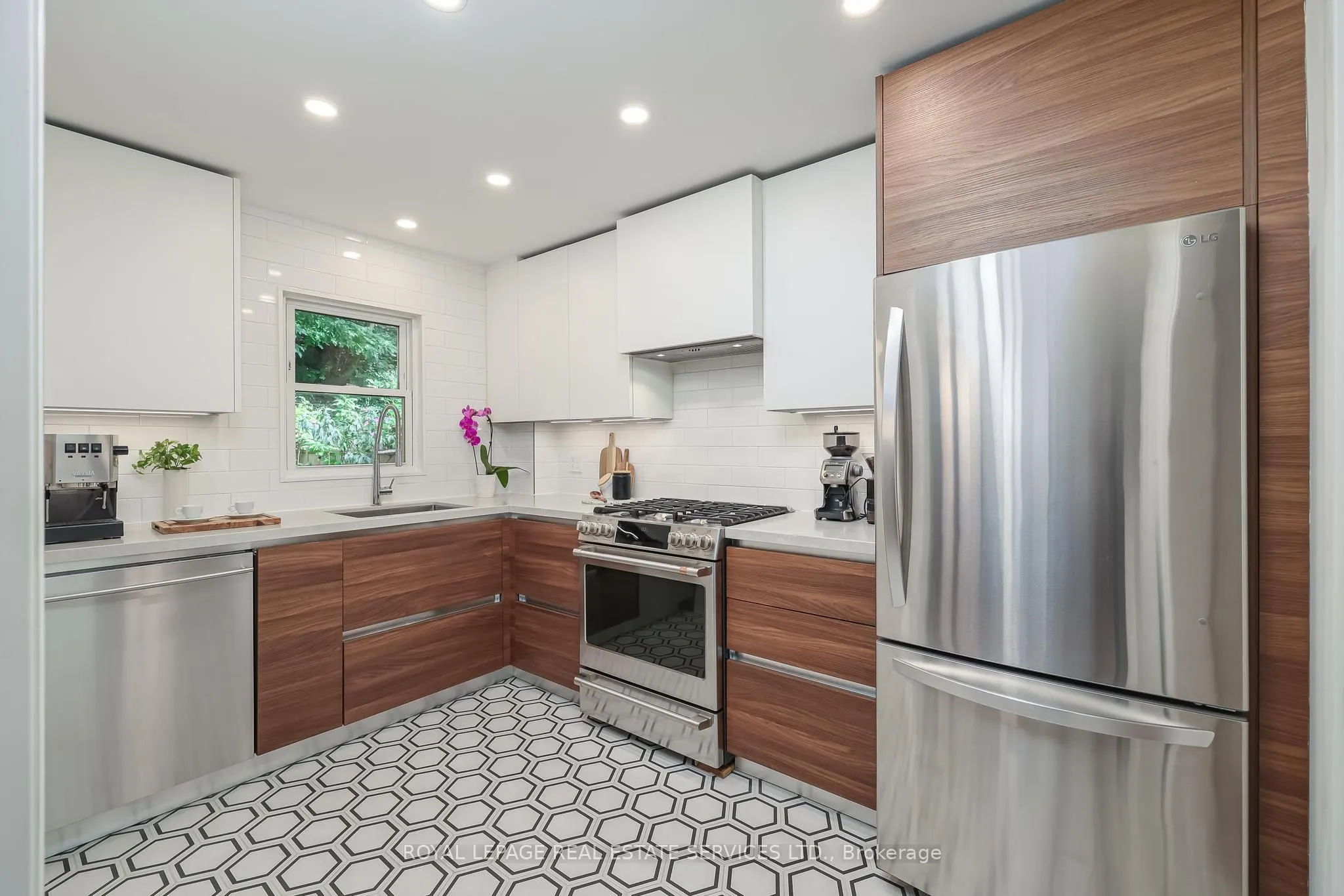 618 Davenport Road