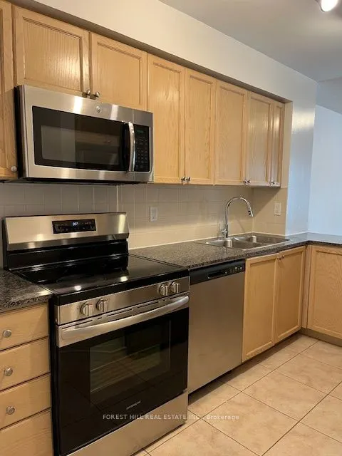 925 Bay Street, #807