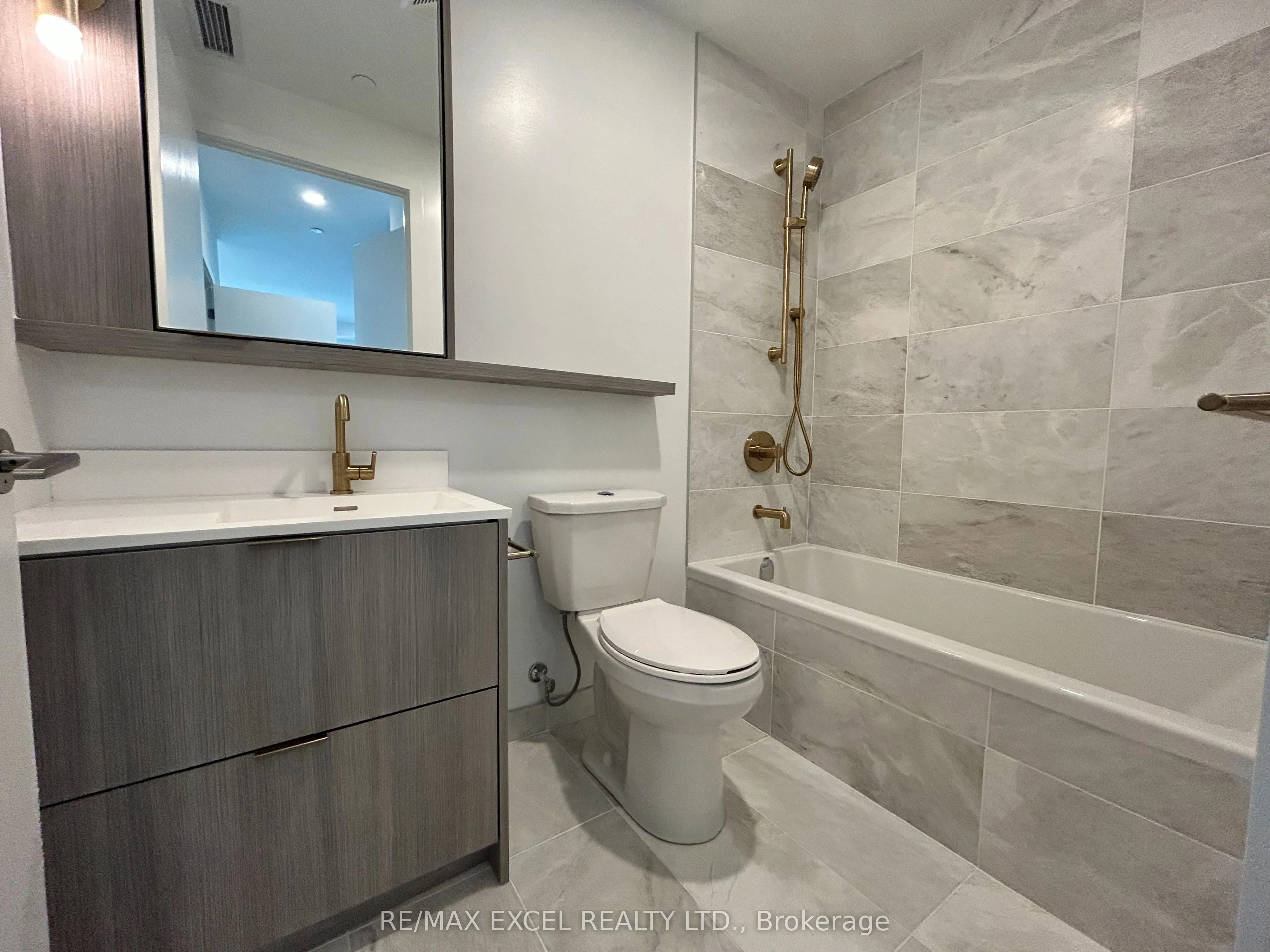 16 Greenbriar Road, #TH 4