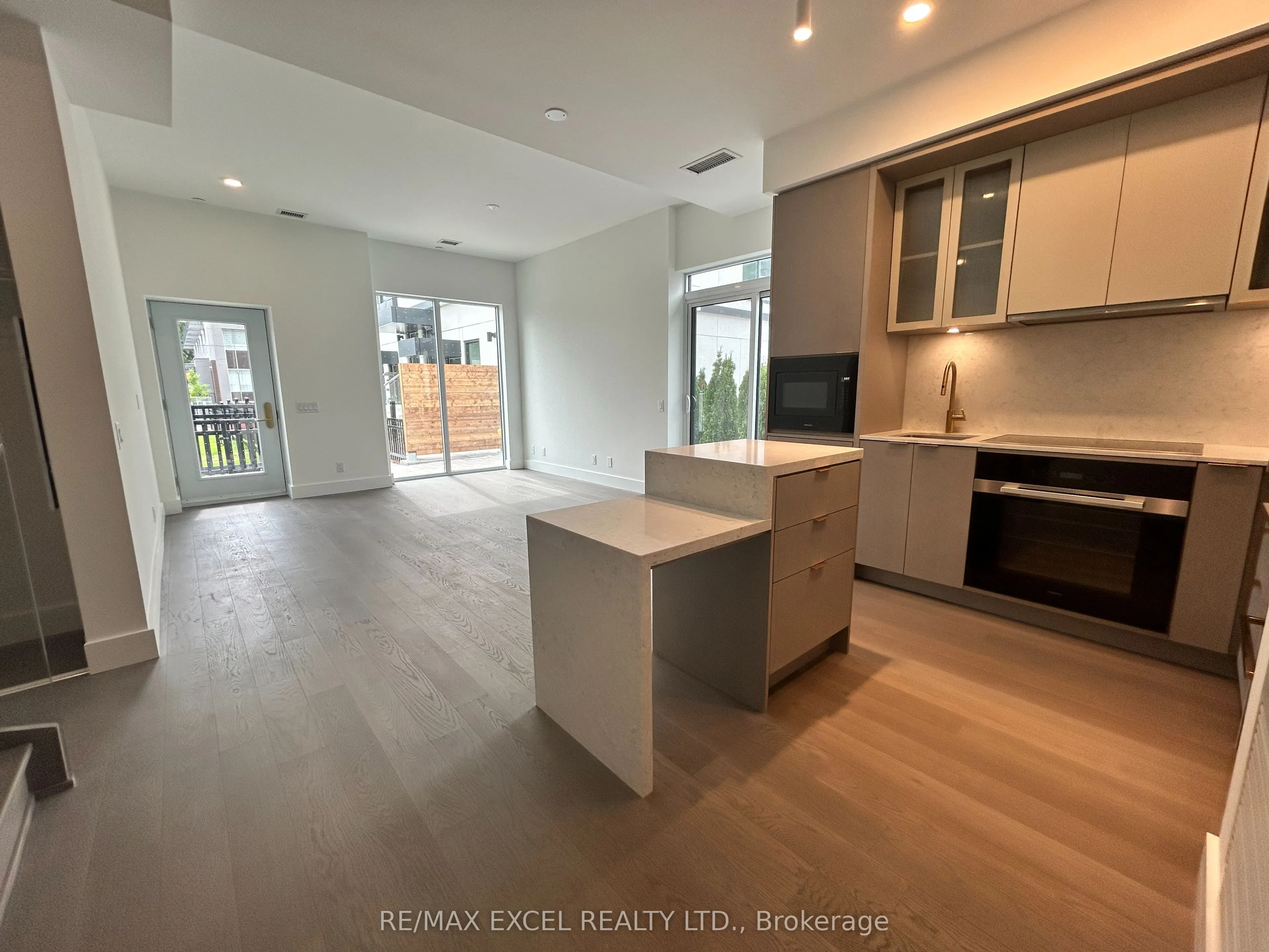 16 Greenbriar Road, #TH 4