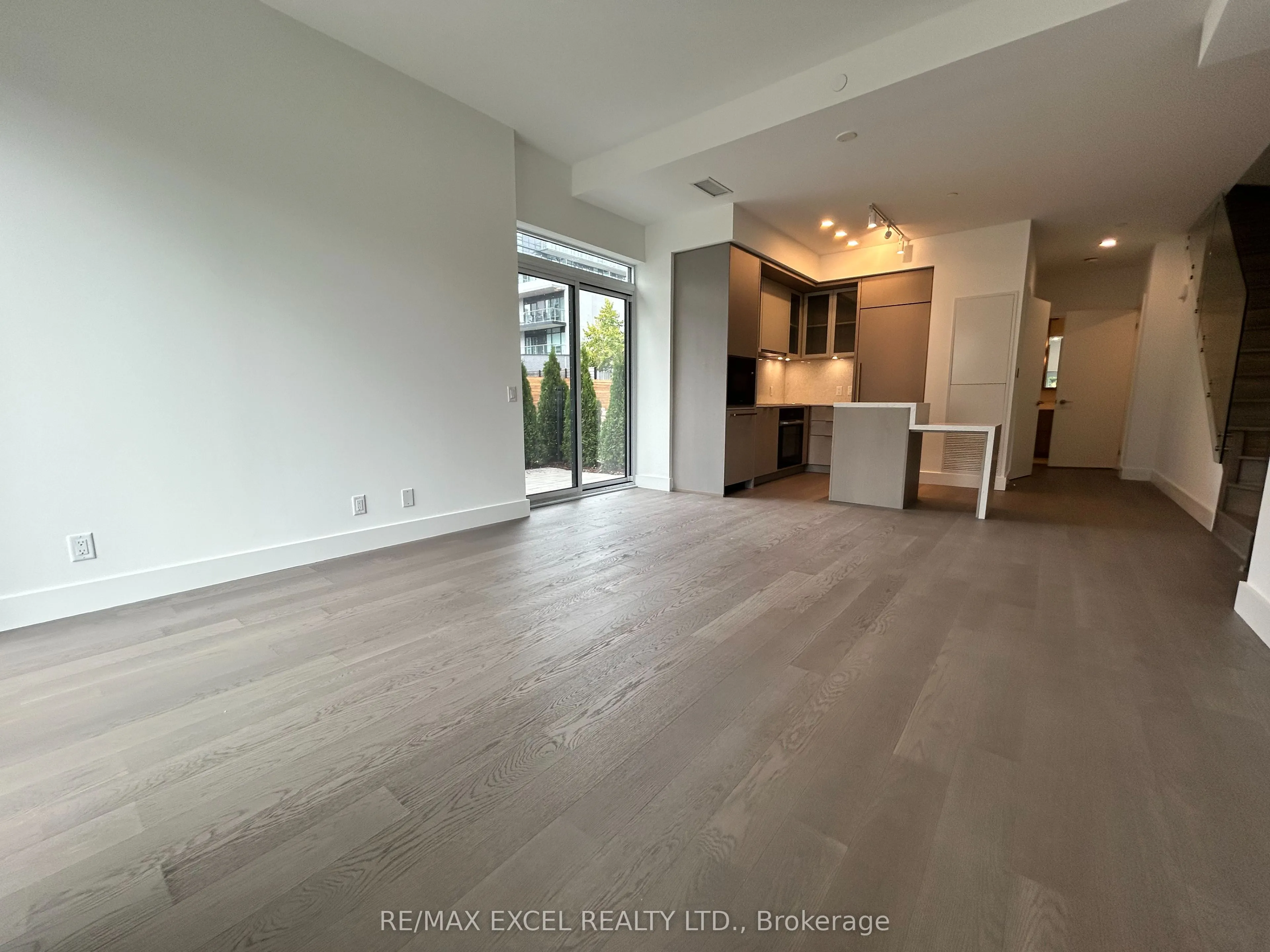 16 Greenbriar Road, #TH 4