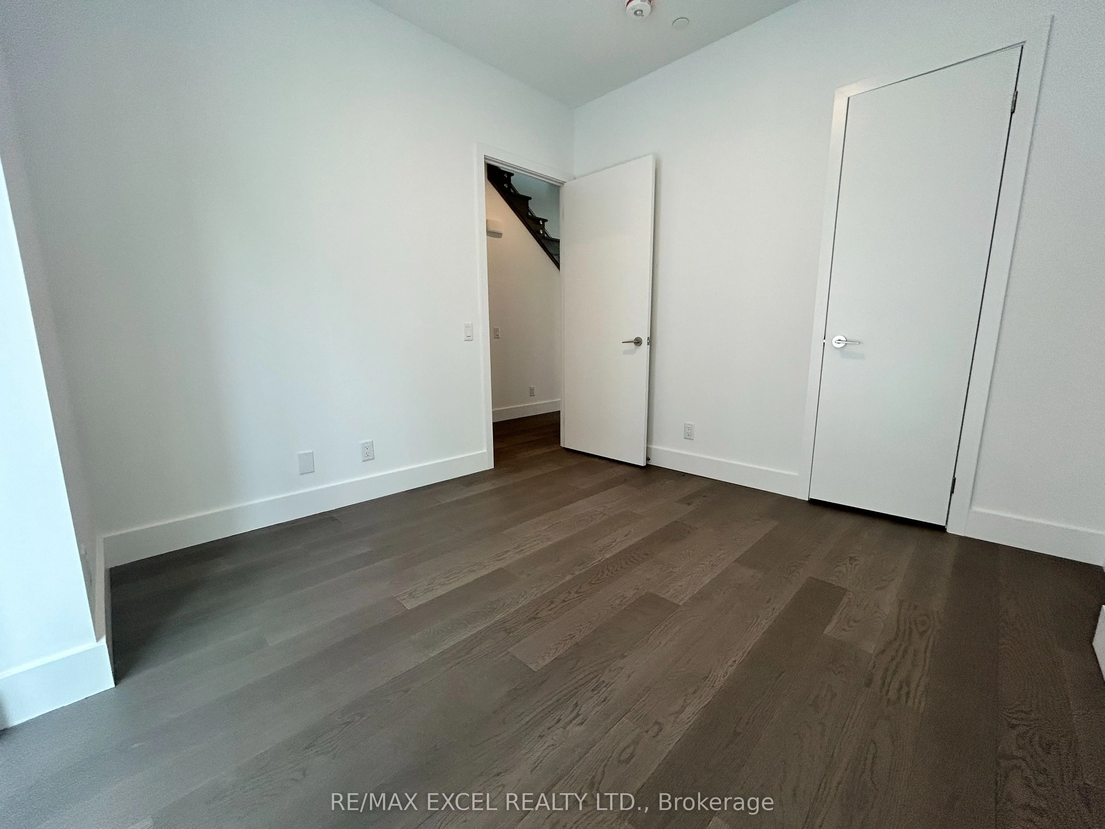 16 Greenbriar Road, #TH 4
