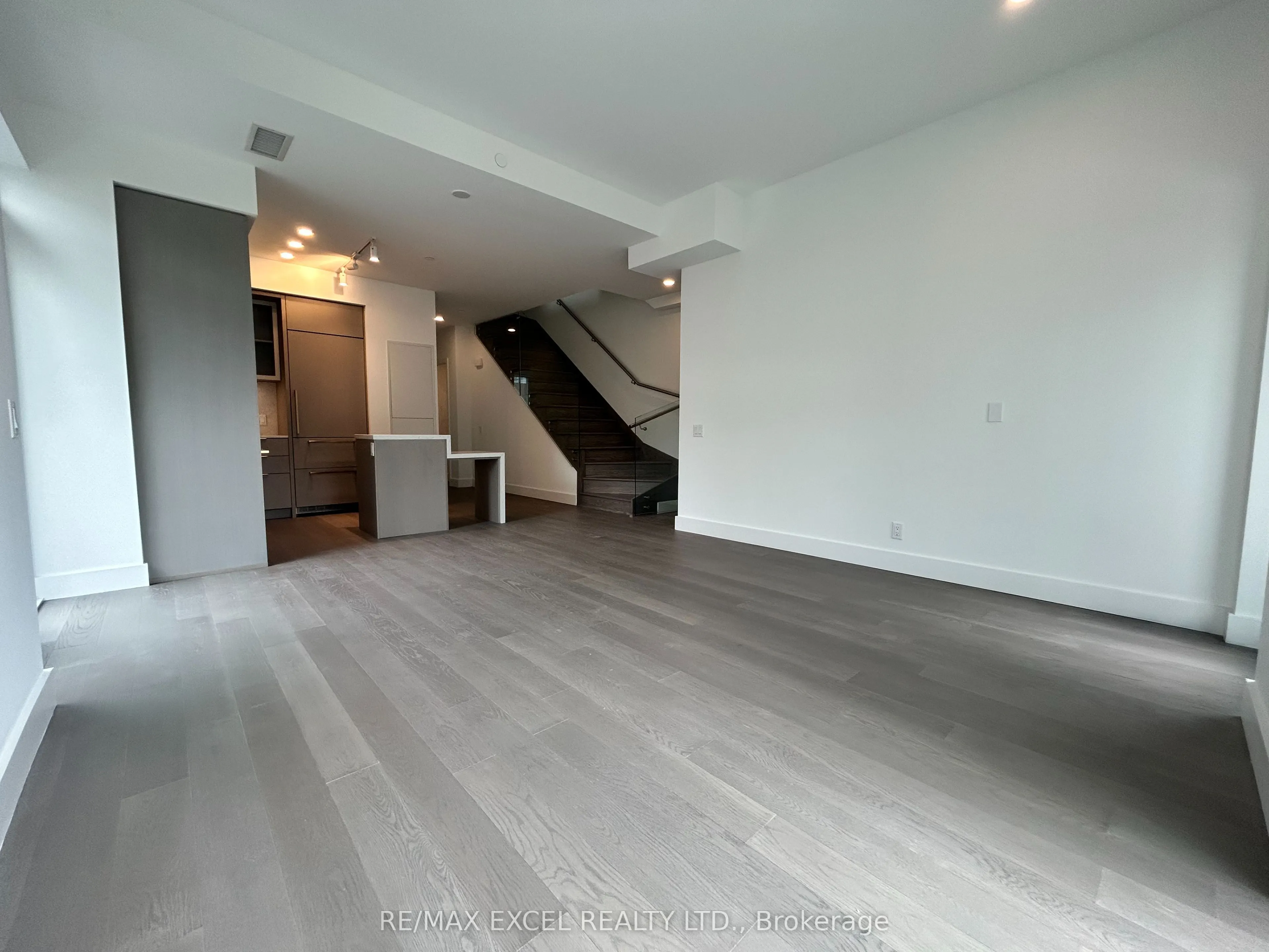 16 Greenbriar Road, #TH 4