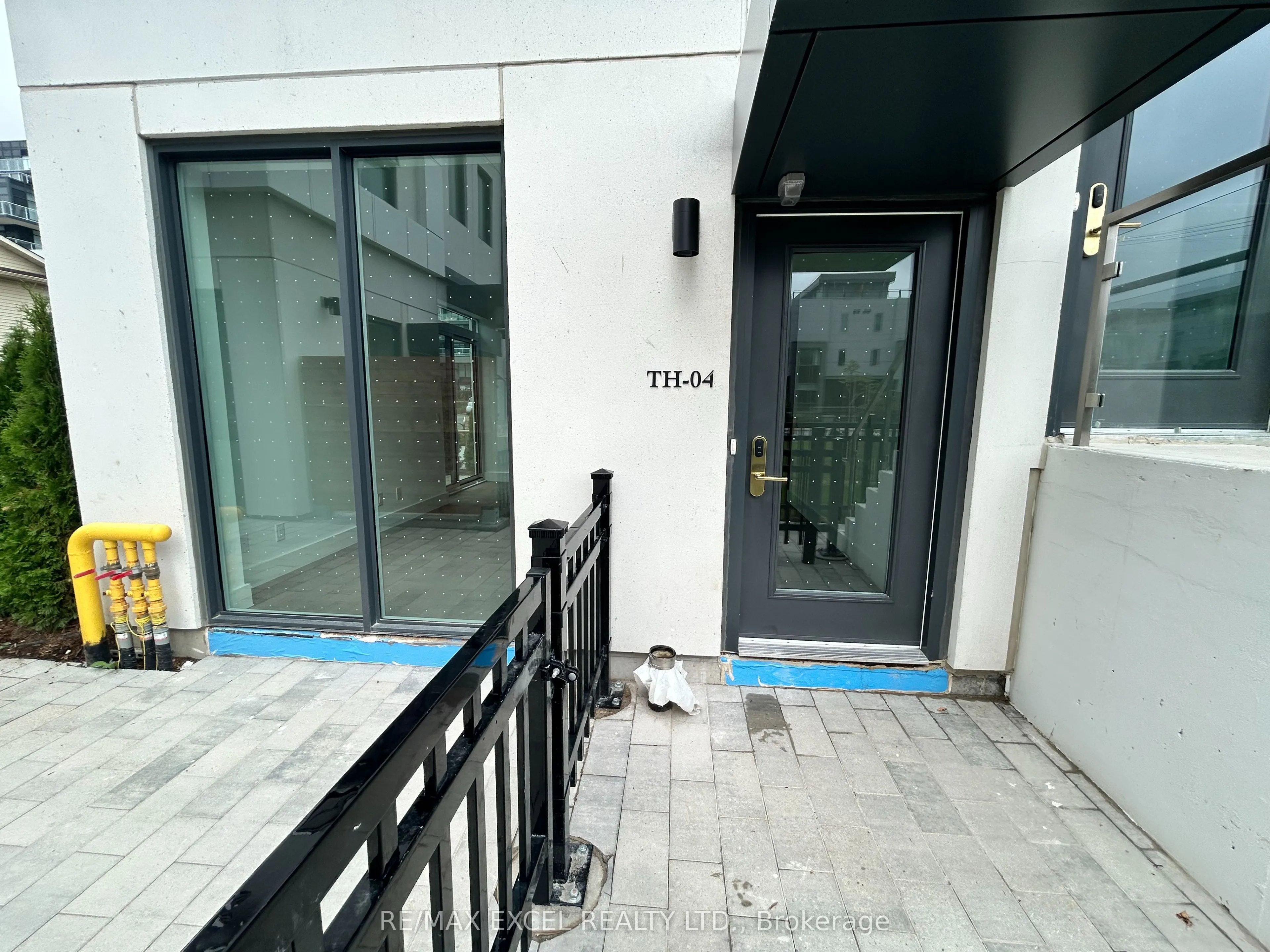 16 Greenbriar Road, #TH 4