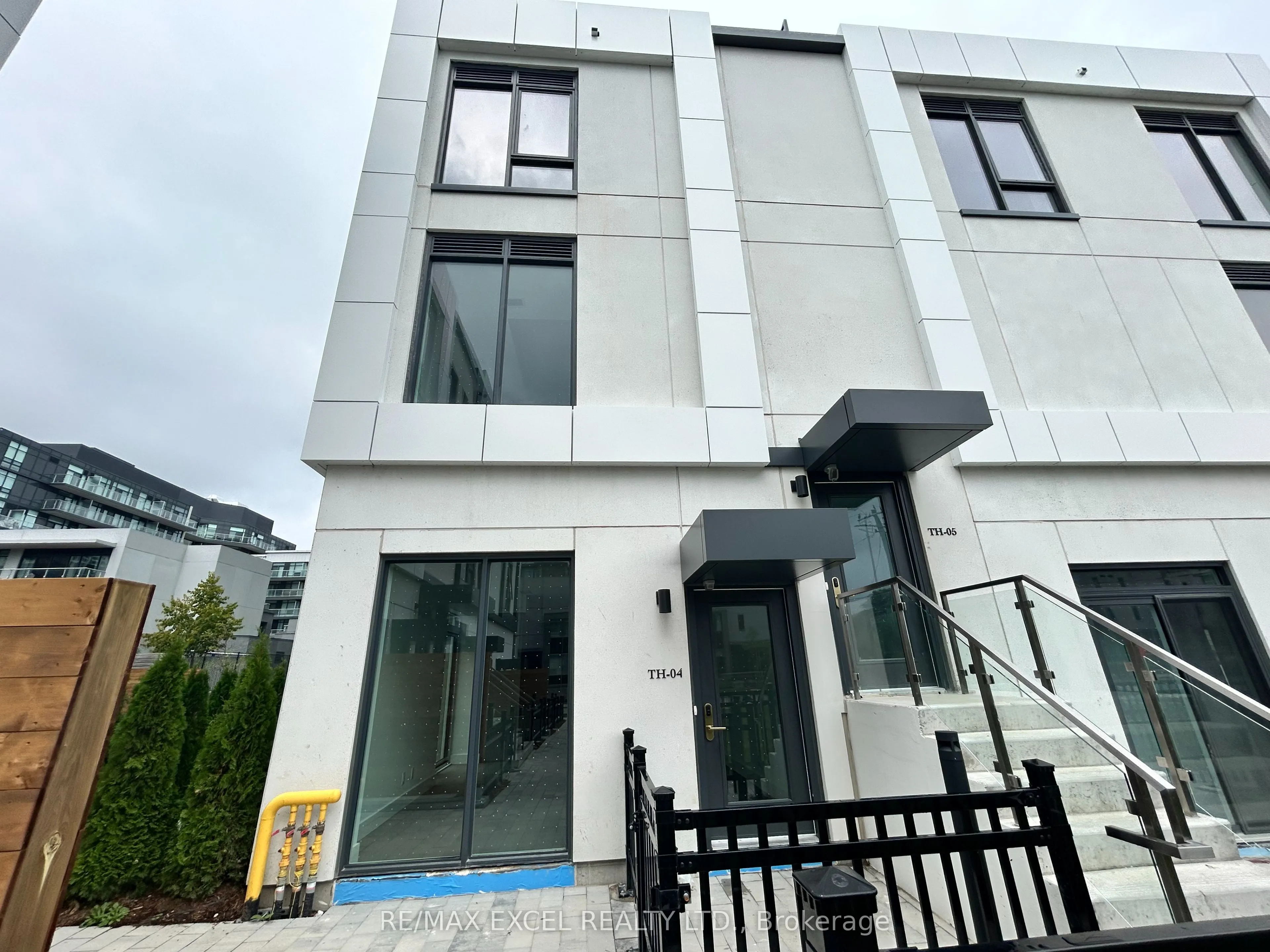 16 Greenbriar Road, #TH 4