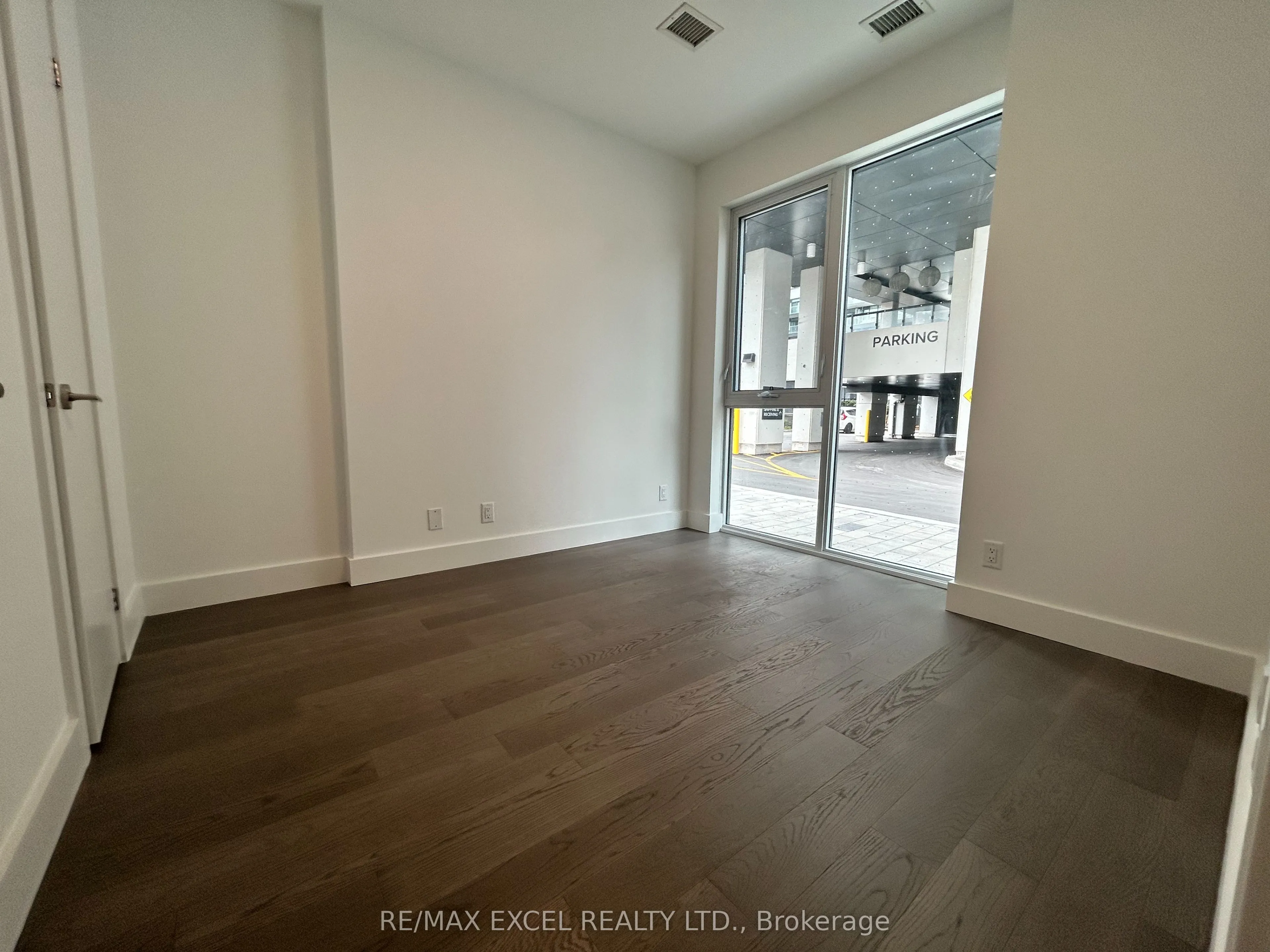 16 Greenbriar Road, #TH 4