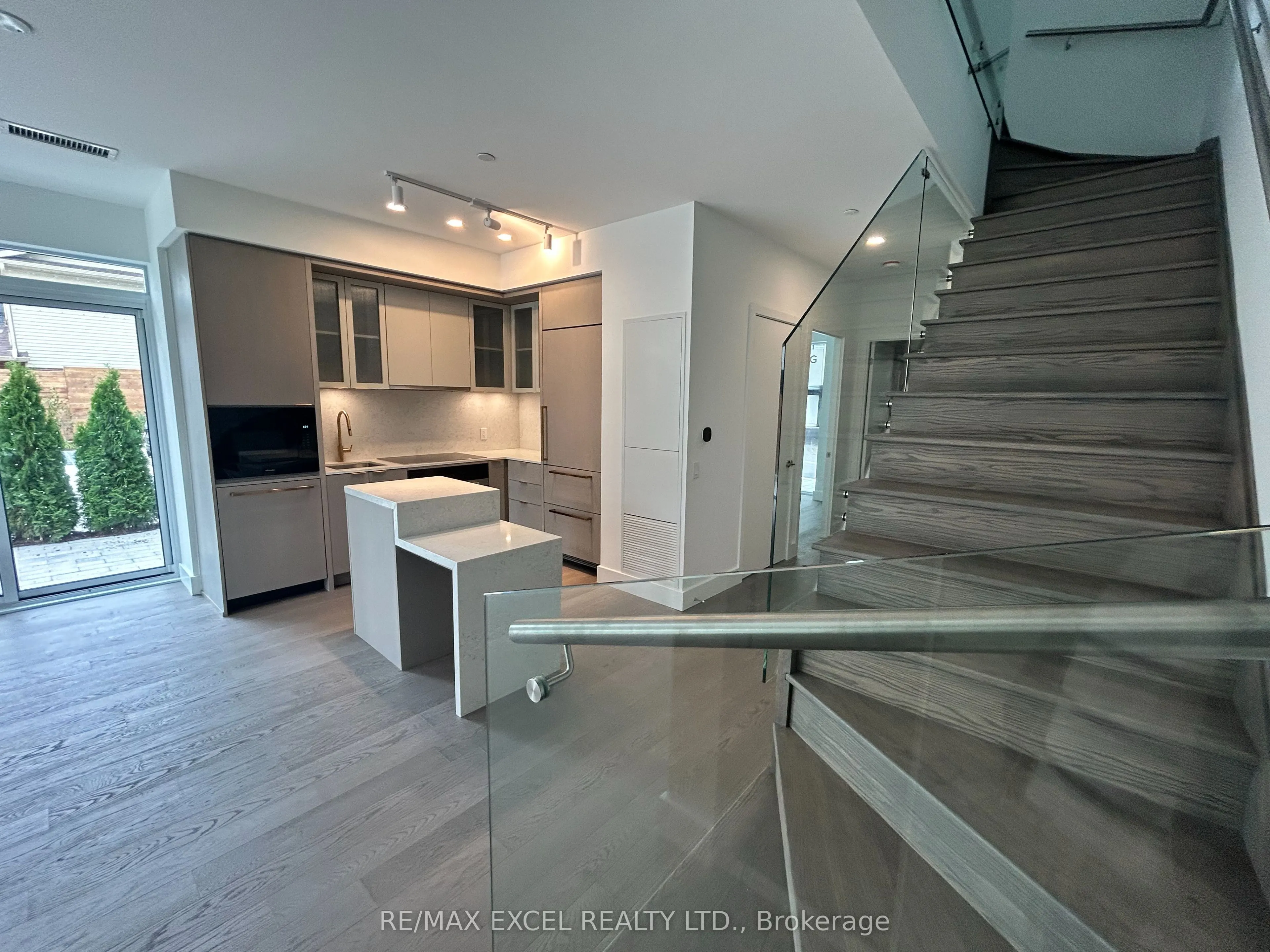16 Greenbriar Road, #TH 4