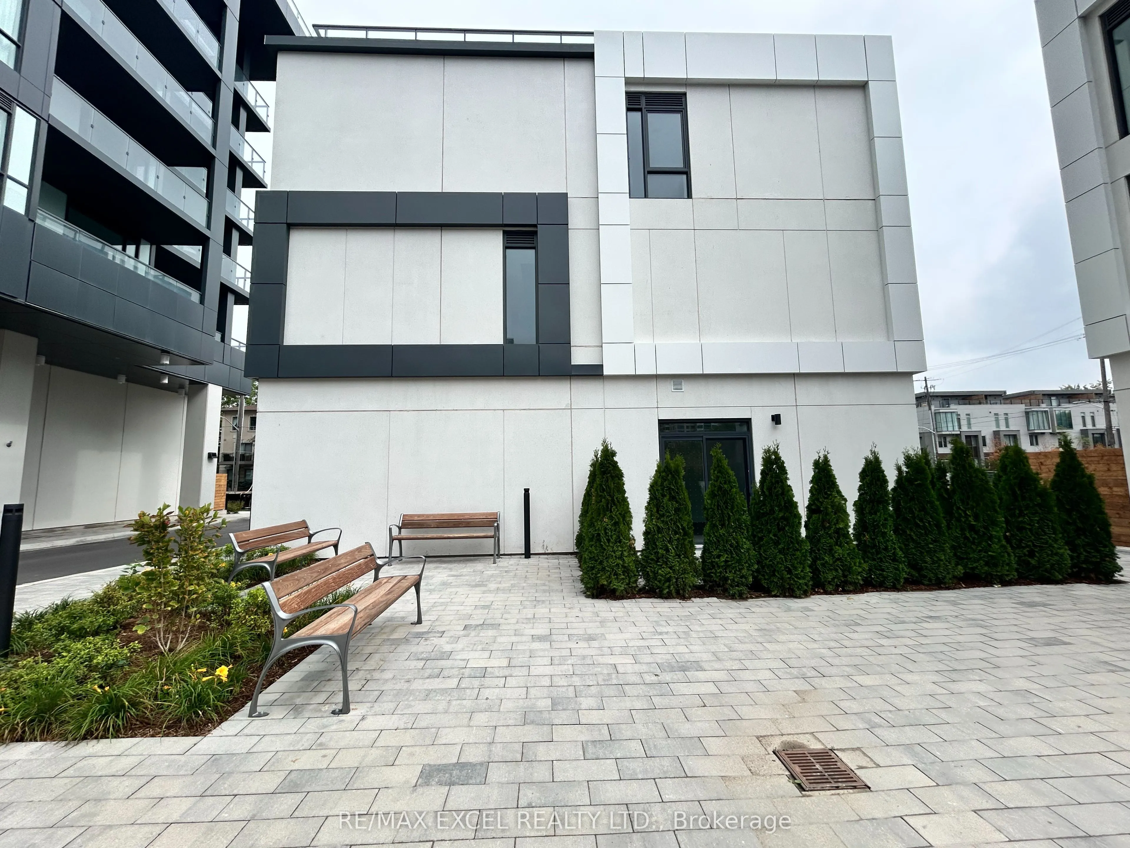 16 Greenbriar Road, #TH 4
