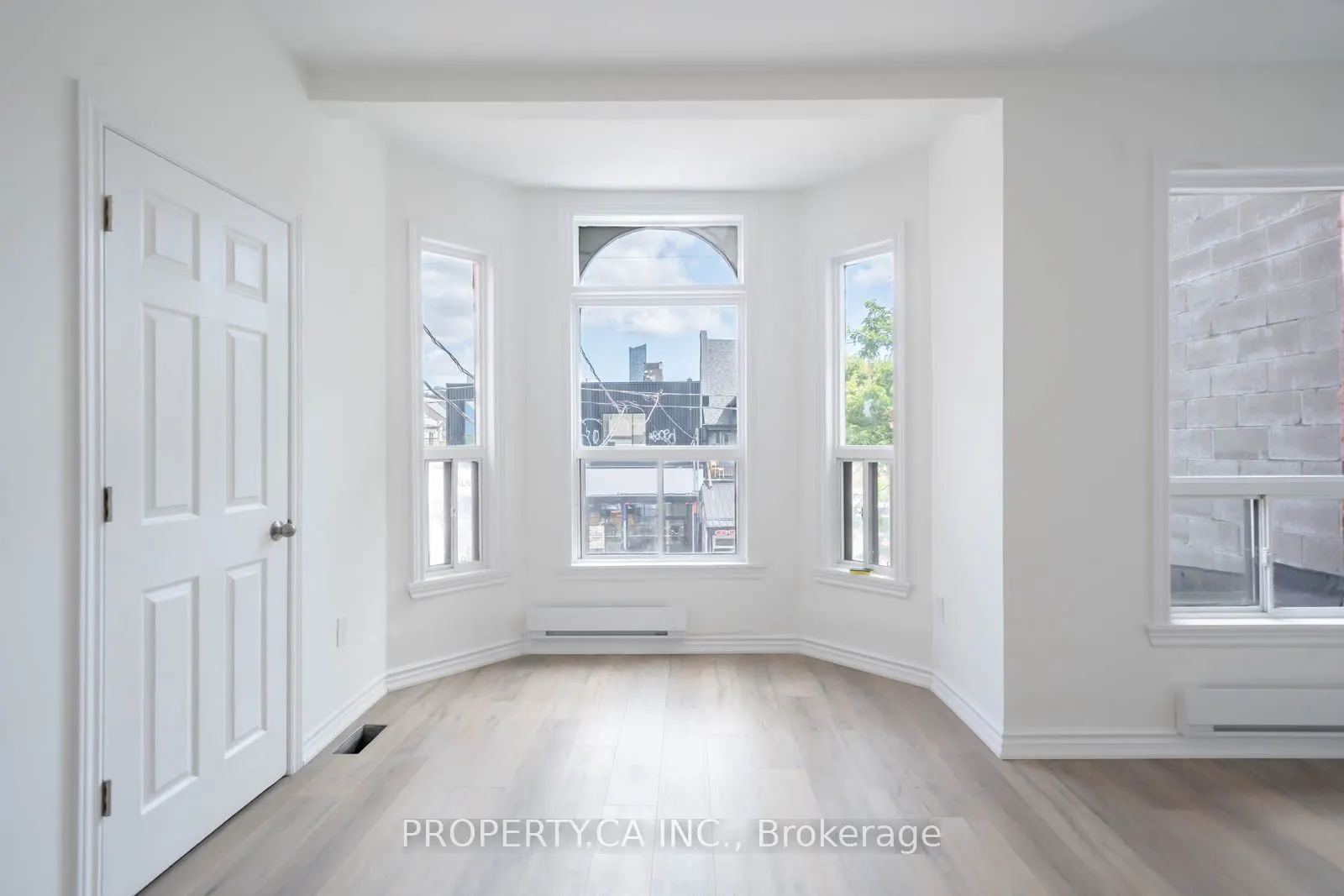 196 Augusta Avenue, #2nd/3rd Flr