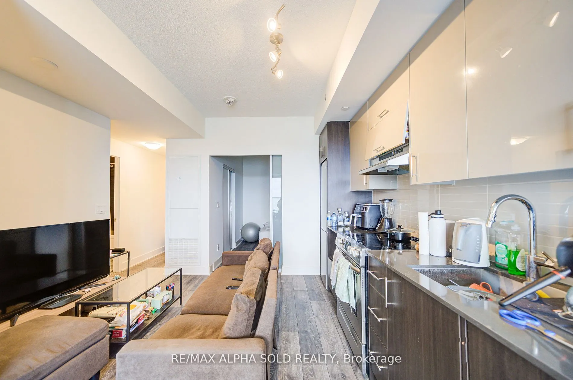188 Fairview Mall Drive, #618