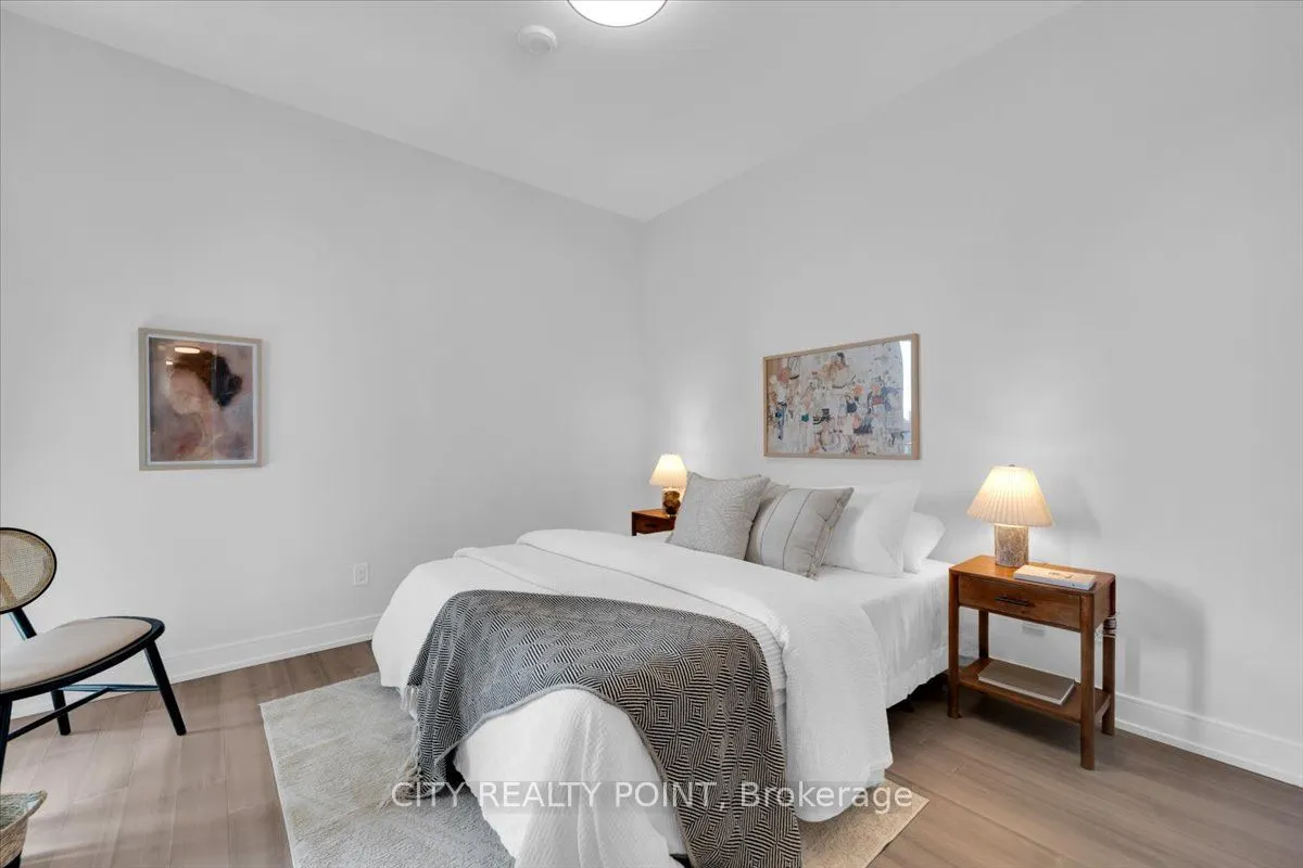 664 Spadina Avenue, #512