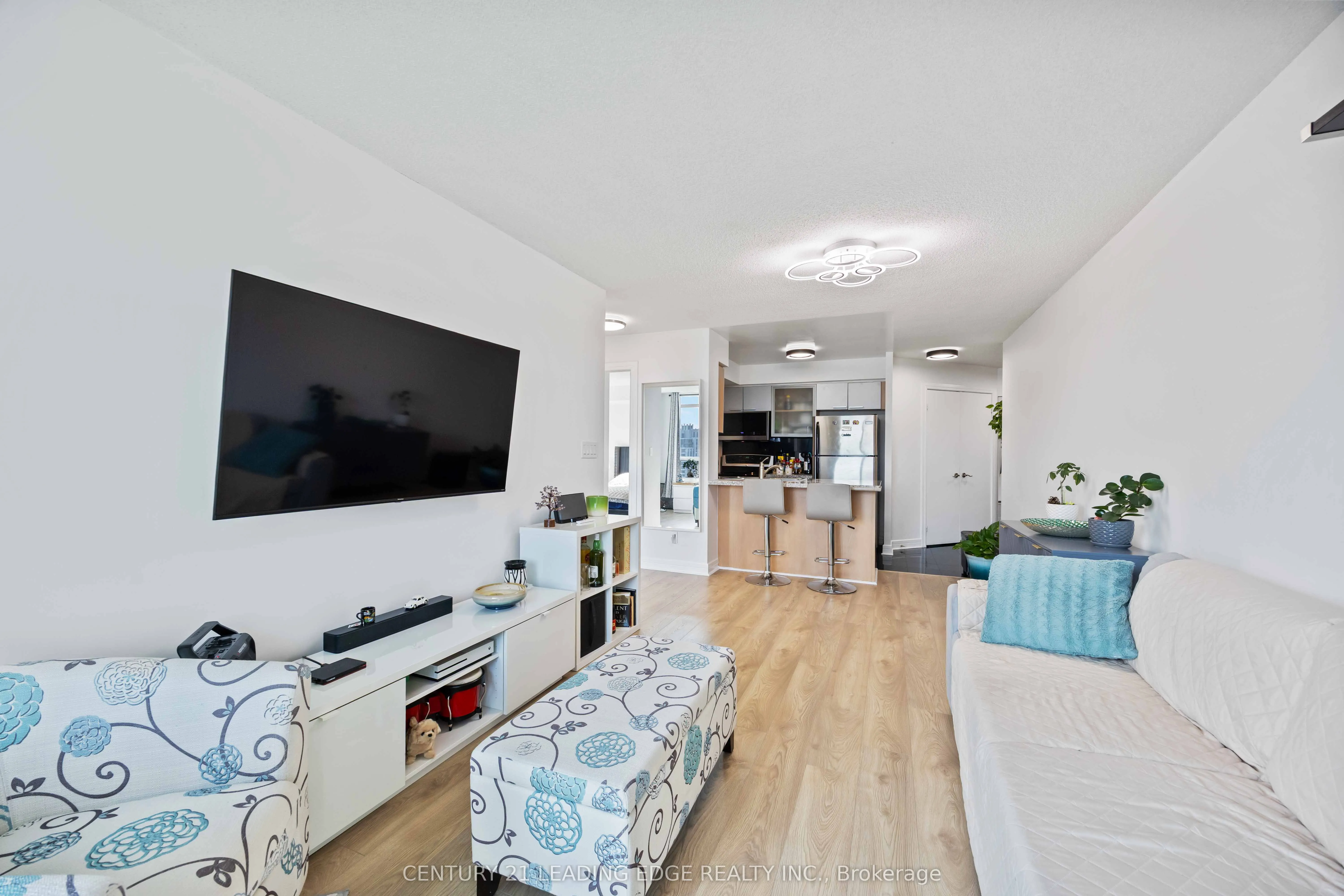 18 Harrison Garden Boulevard, #2008
