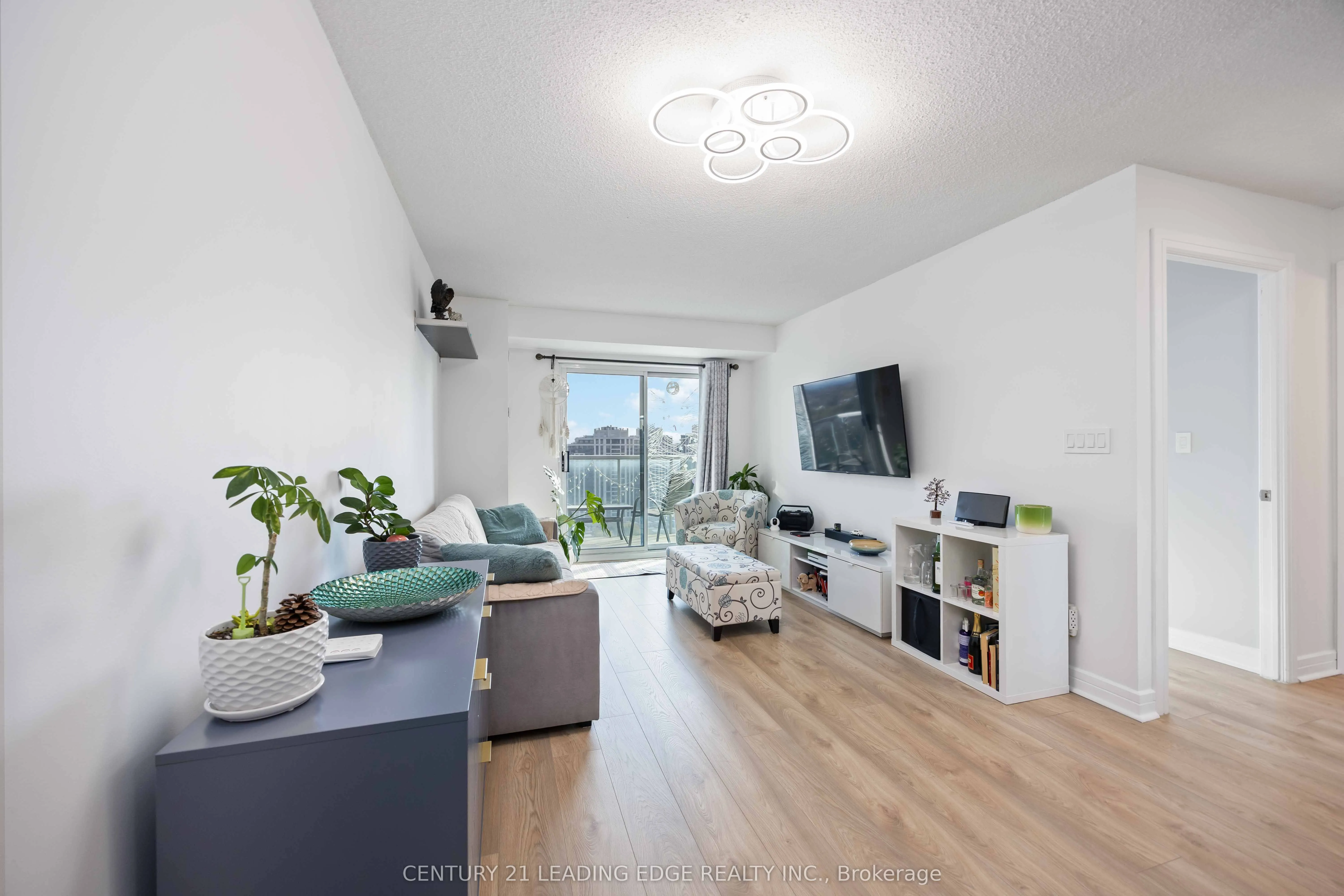 18 Harrison Garden Boulevard, #2008