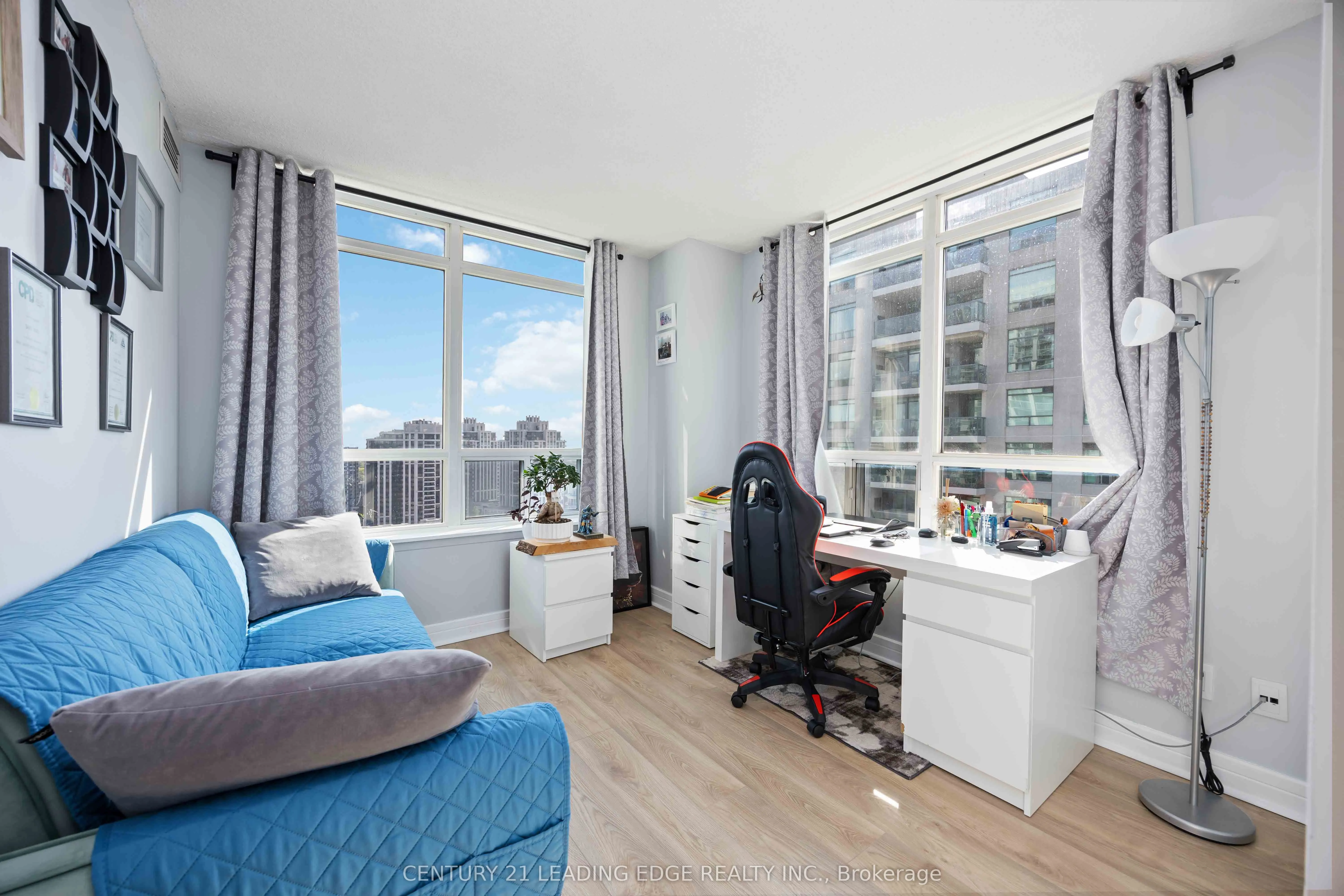 18 Harrison Garden Boulevard, #2008