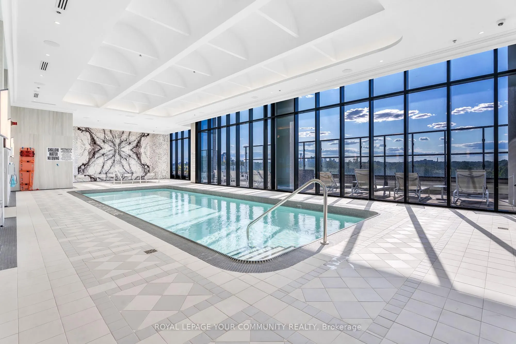10 Inn on the Parc Drive, #101