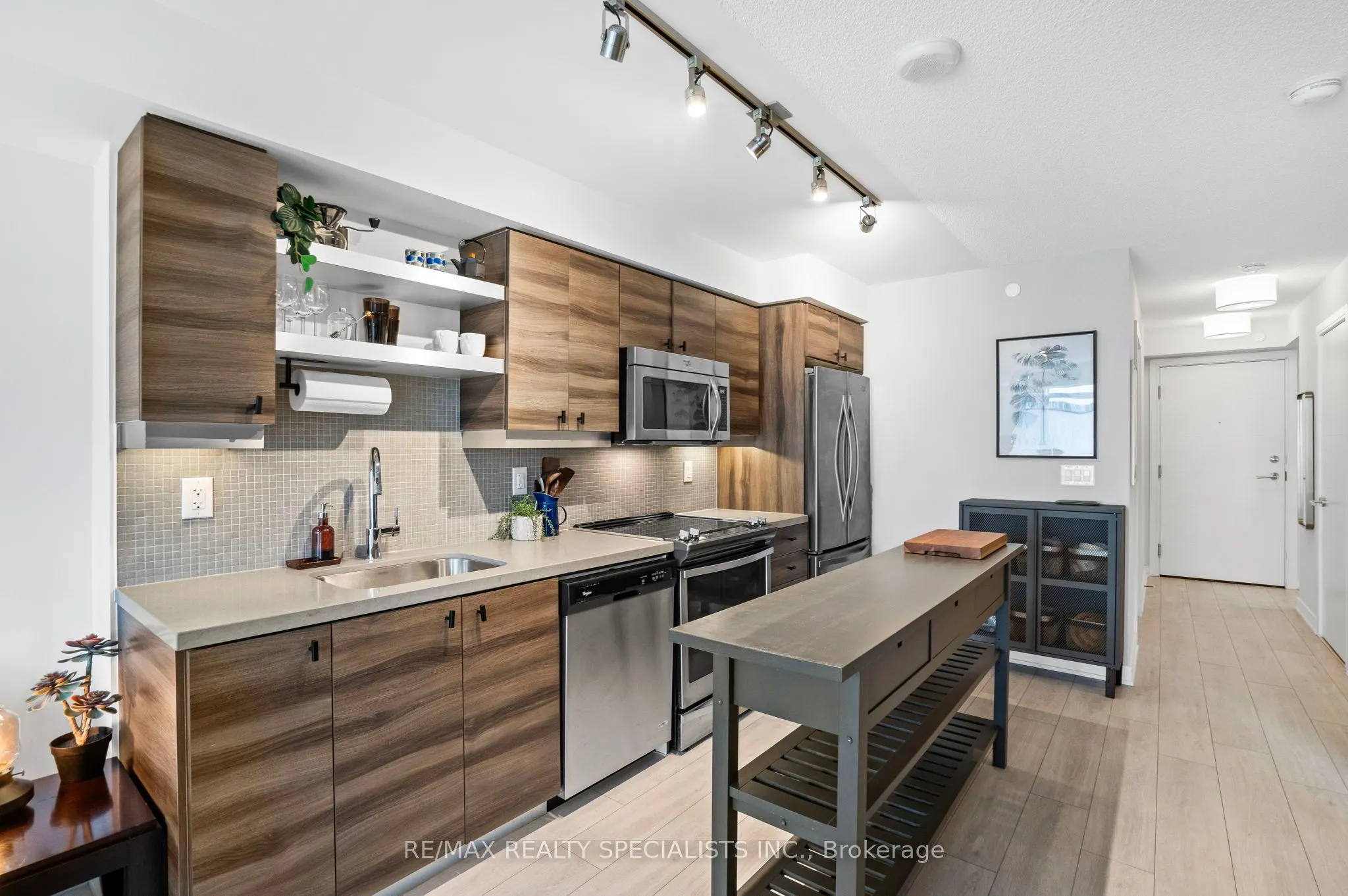 525 Adelaide Street W