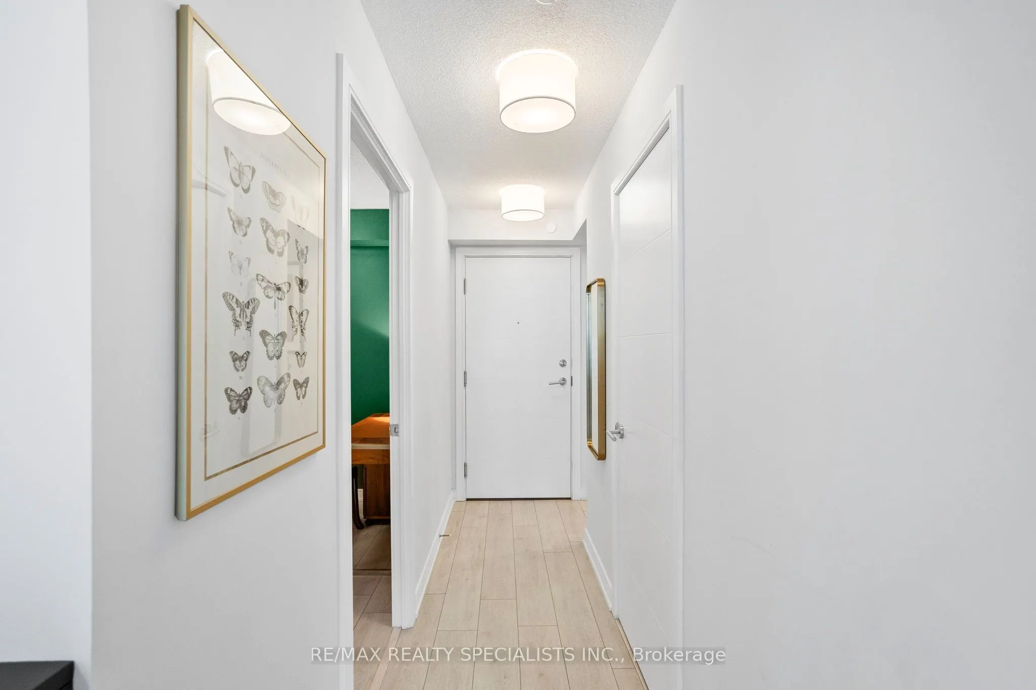 525 Adelaide Street W