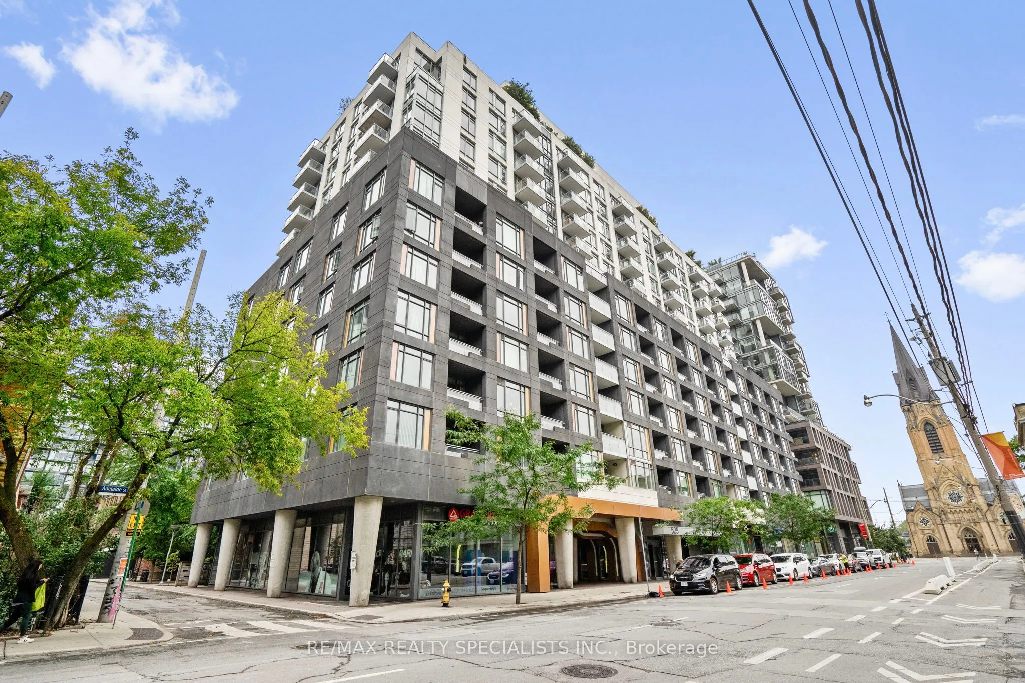 525 Adelaide Street W