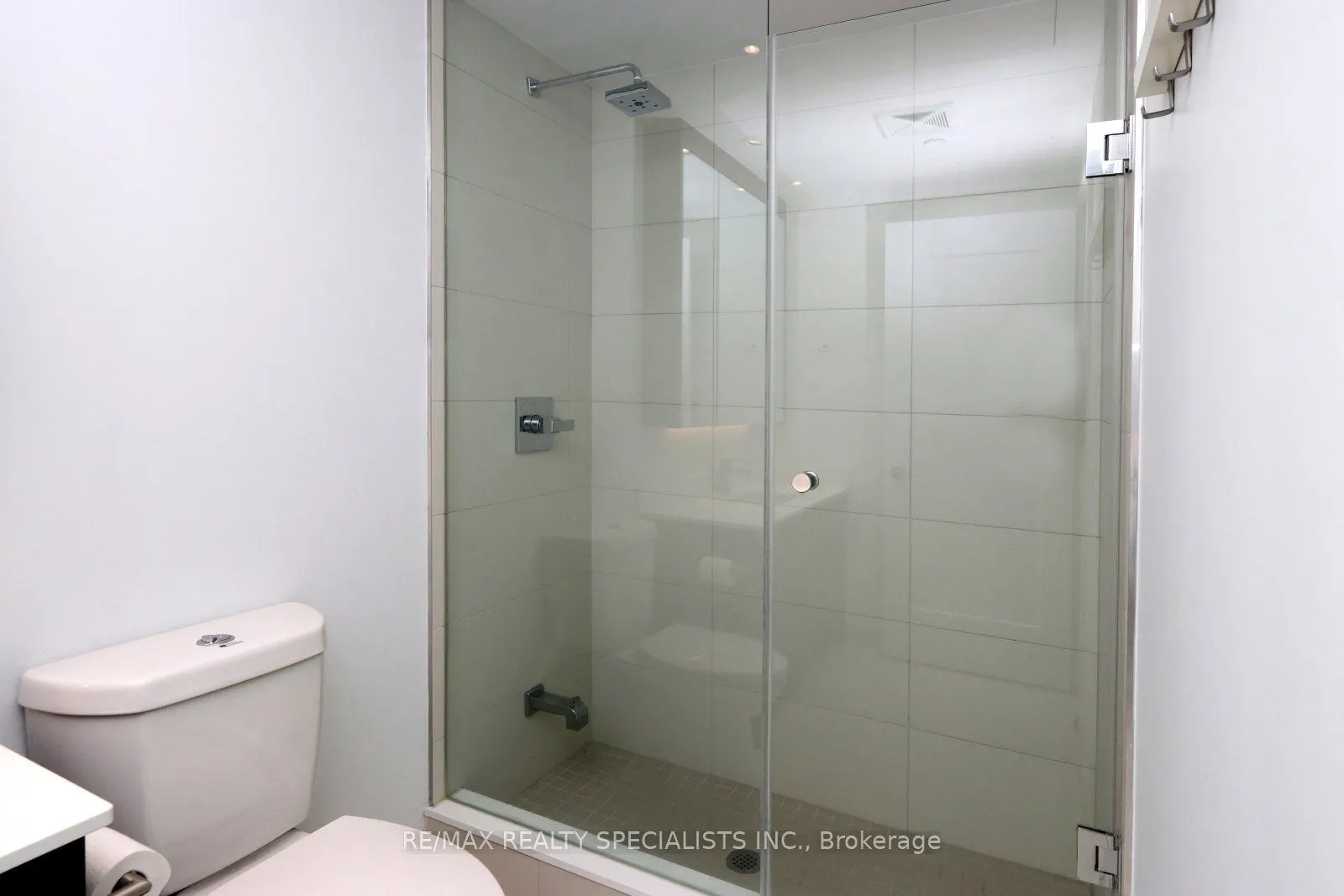 1 Edgewater Drive, #313