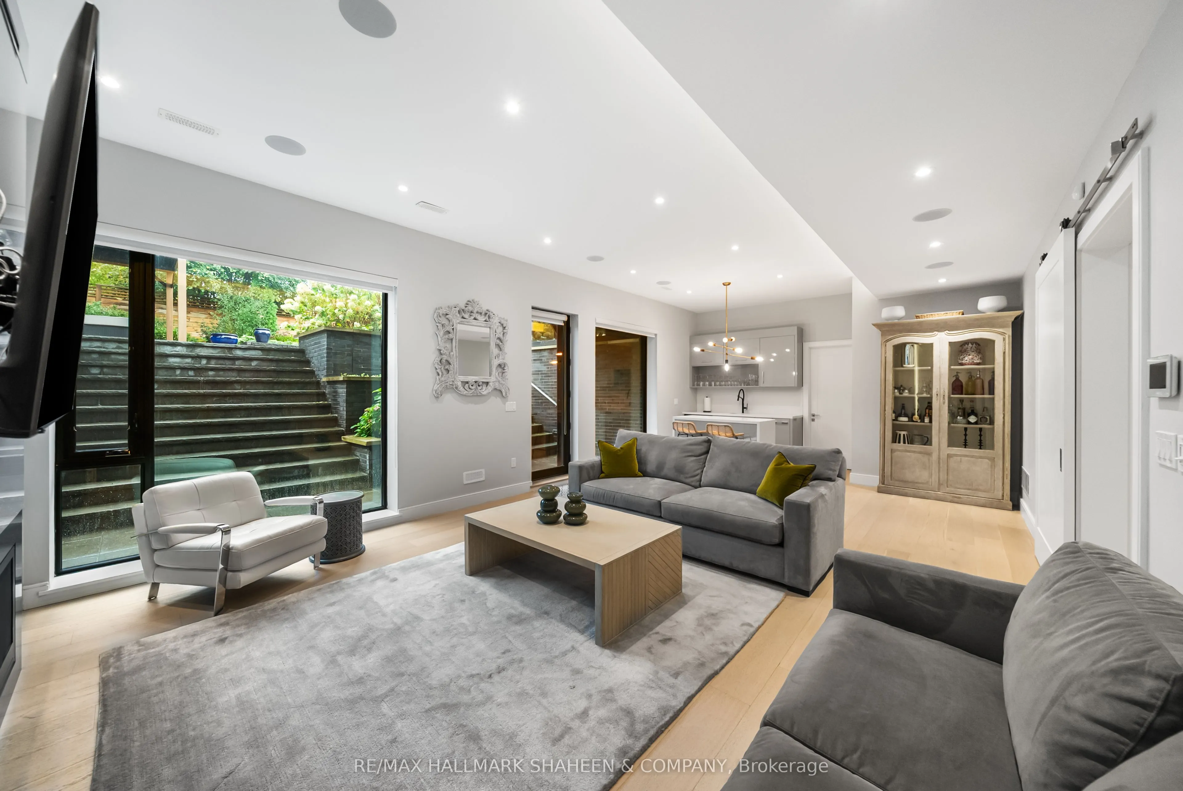 67 Clansman Boulevard