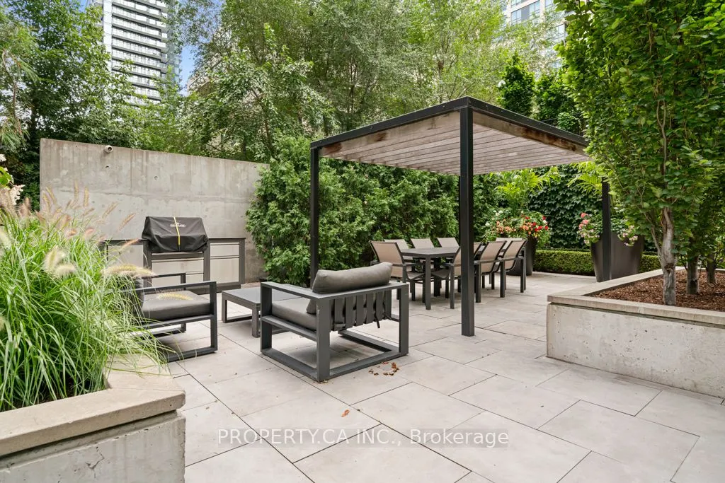 101 Erskine Avenue, #2110