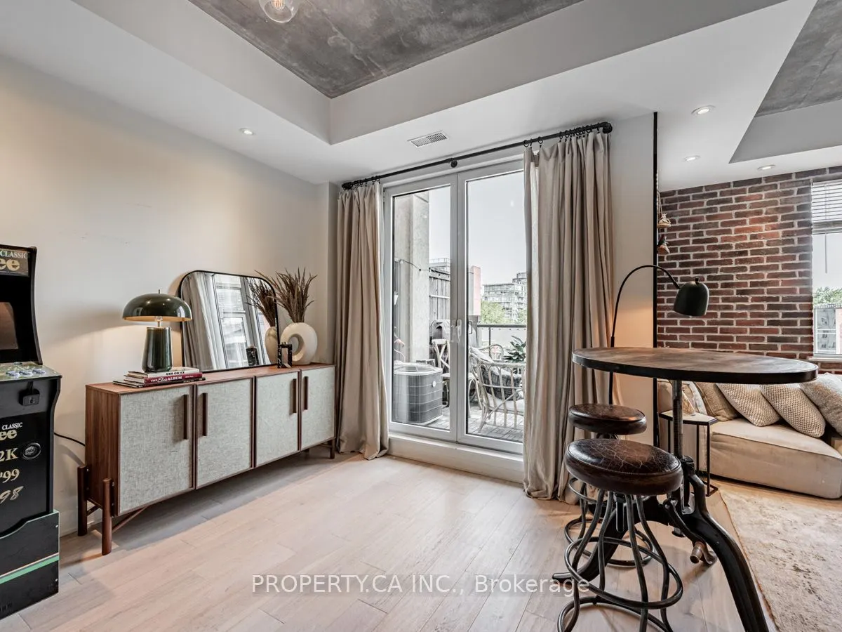 550 Front Street W