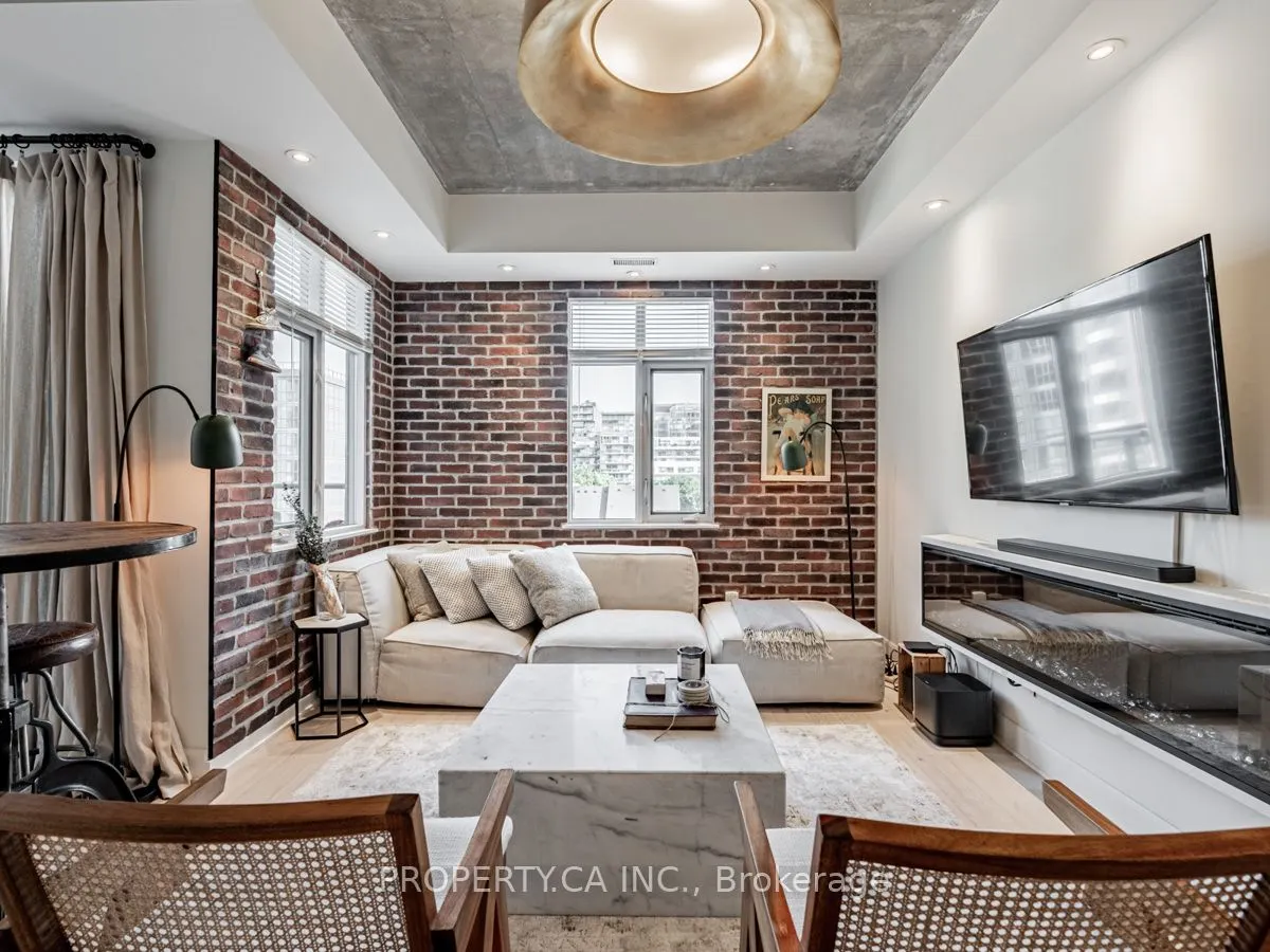 550 Front Street W