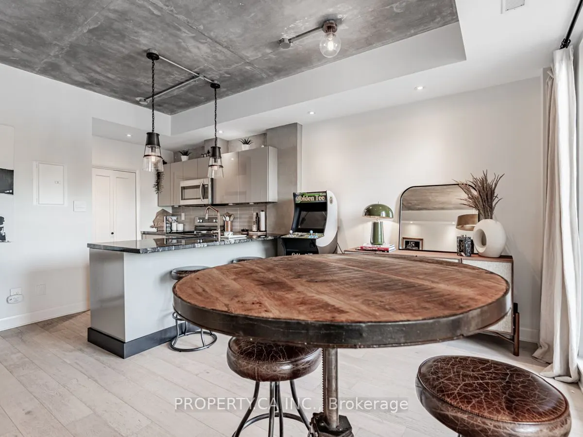 550 Front Street W