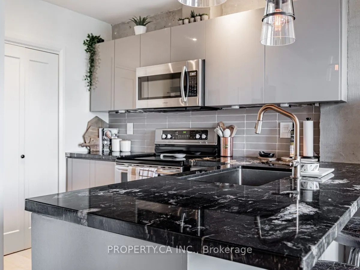 550 Front Street W