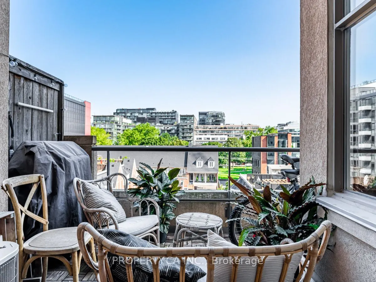 550 Front Street W