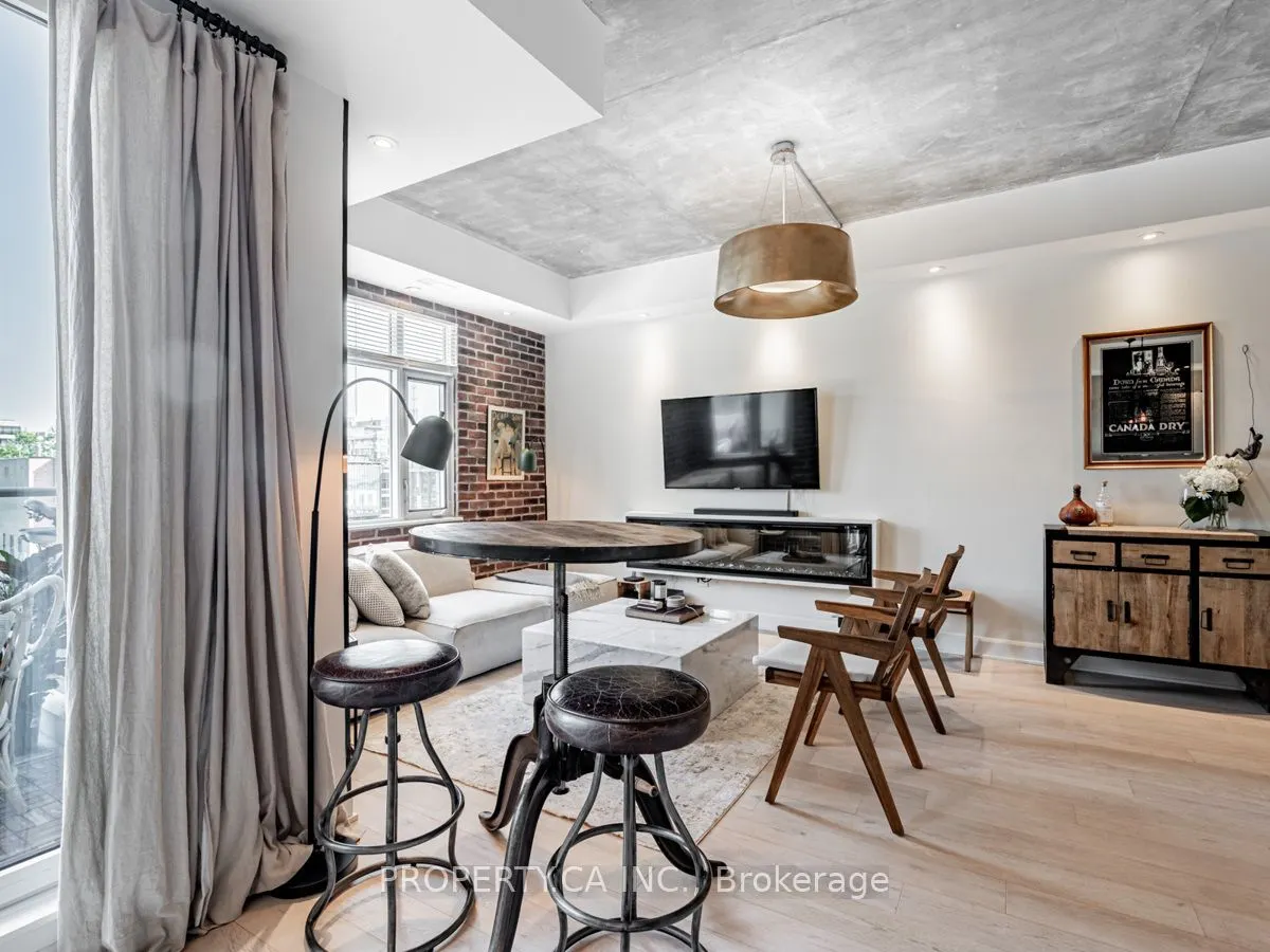 550 Front Street W