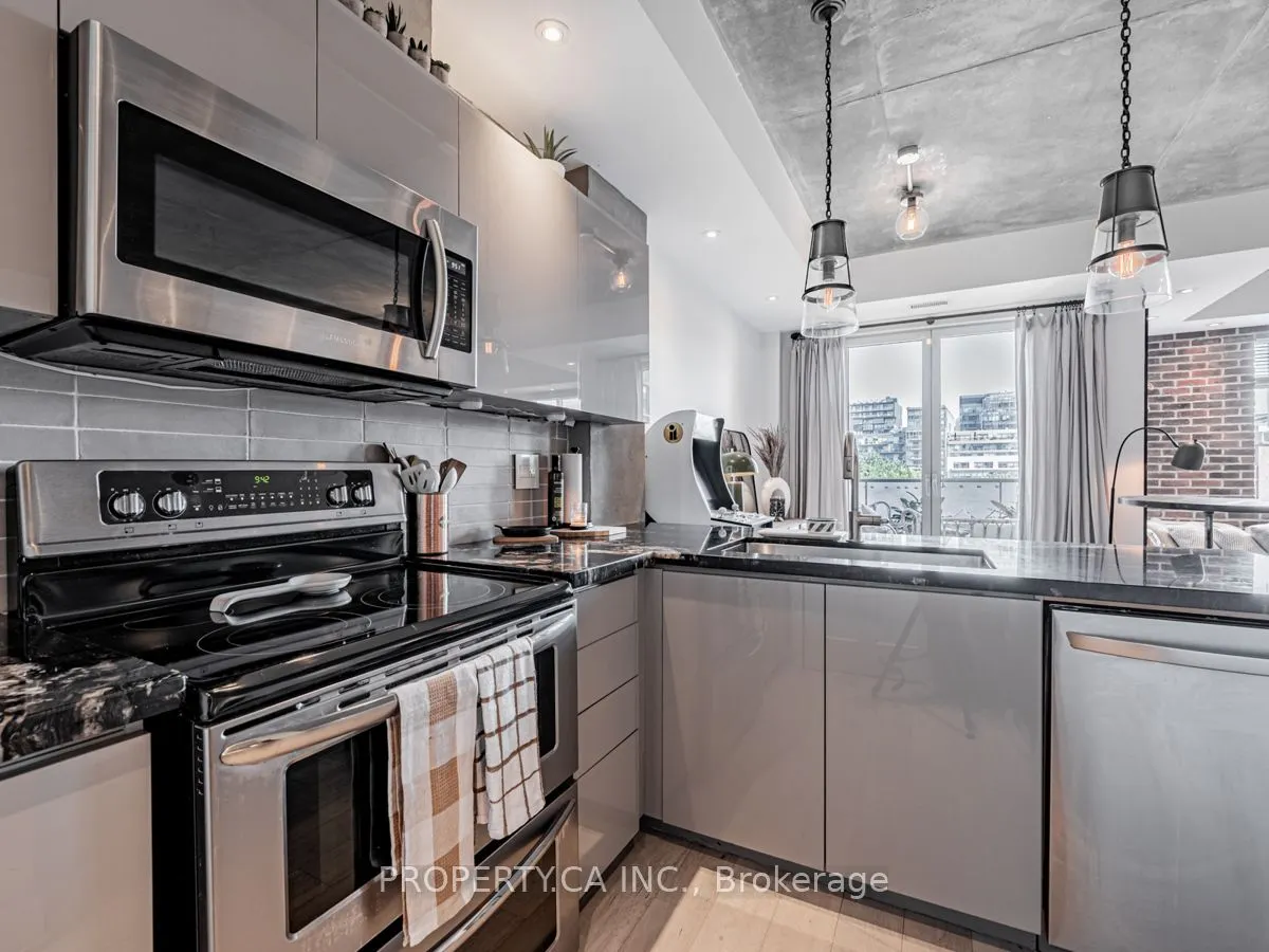 550 Front Street W