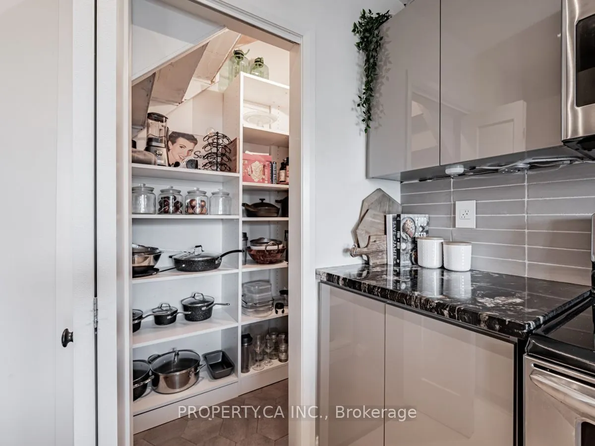 550 Front Street W