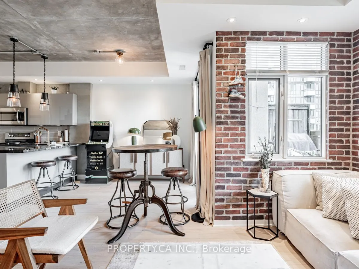 550 Front Street W