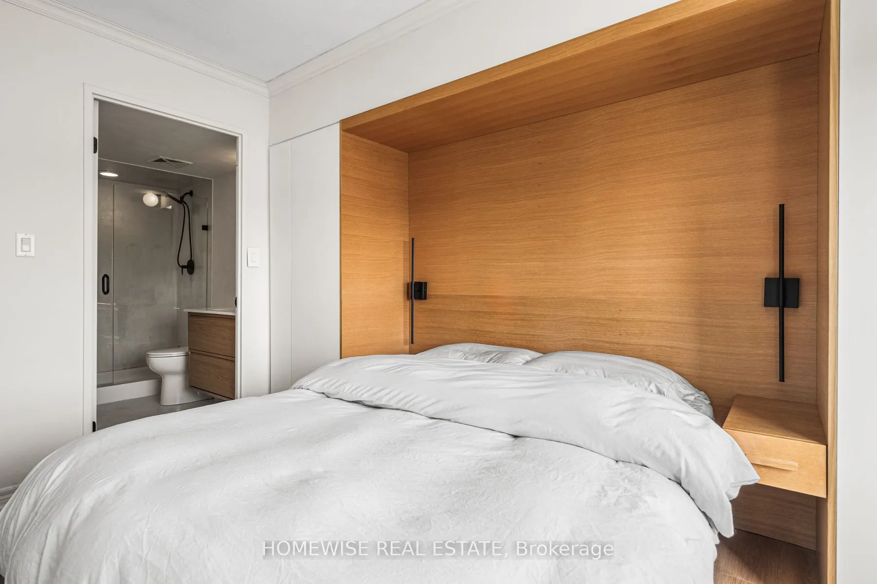 1369 Bloor Street W, #404