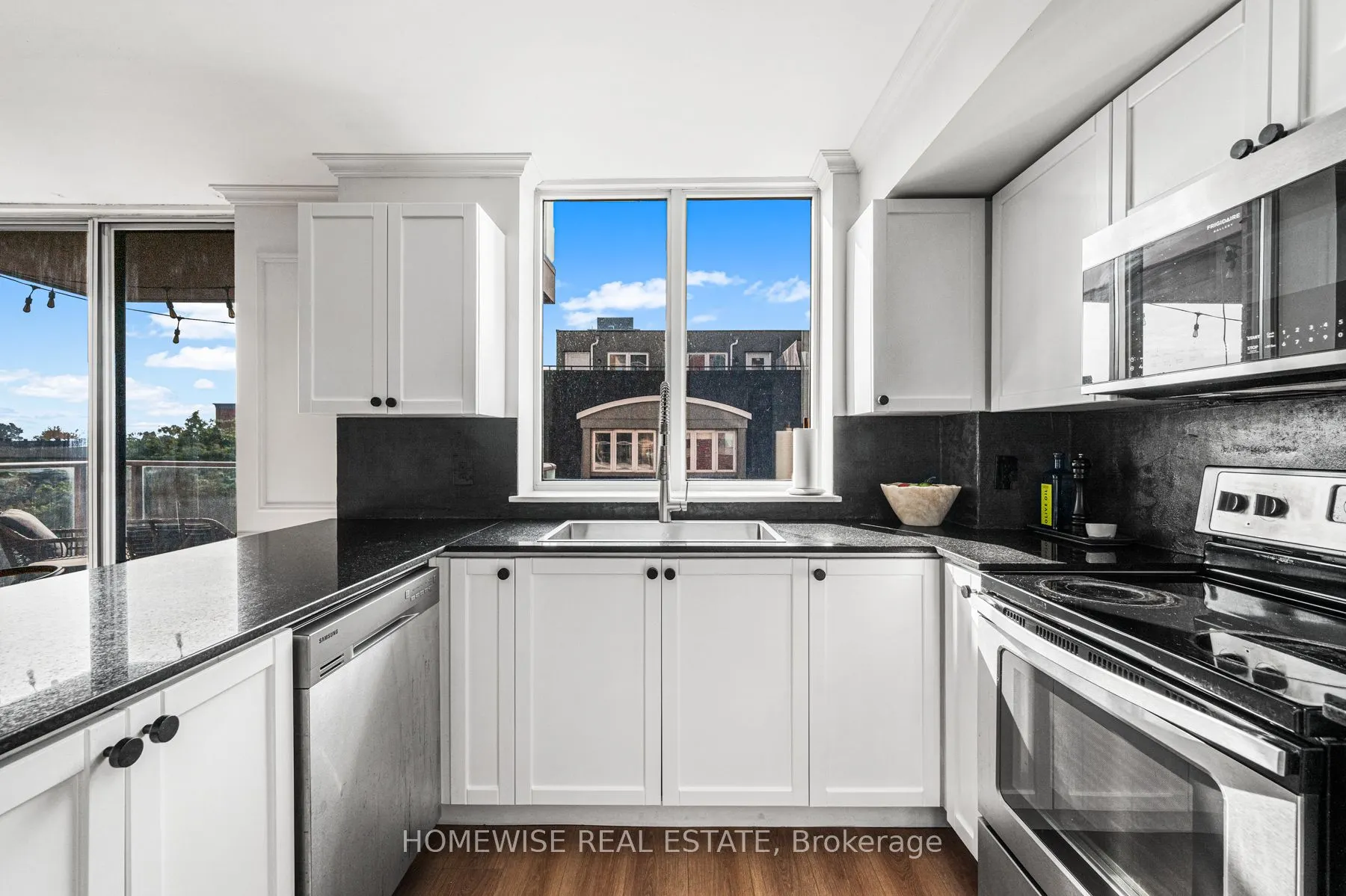 1369 Bloor Street W, #404