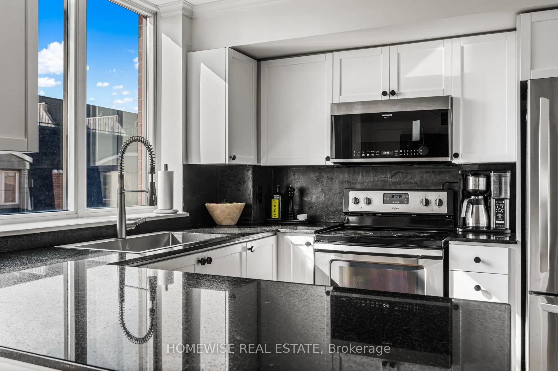 1369 Bloor Street W, #404