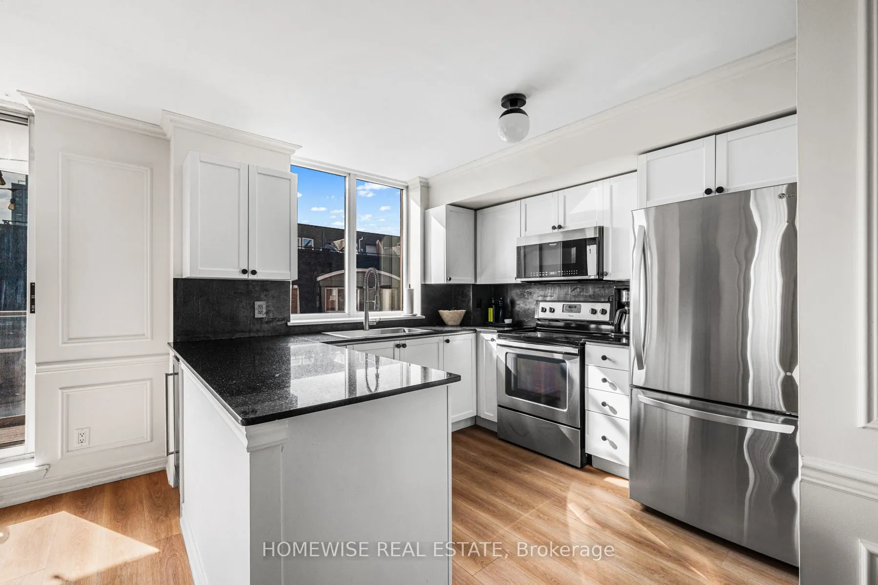 1369 Bloor Street W, #404