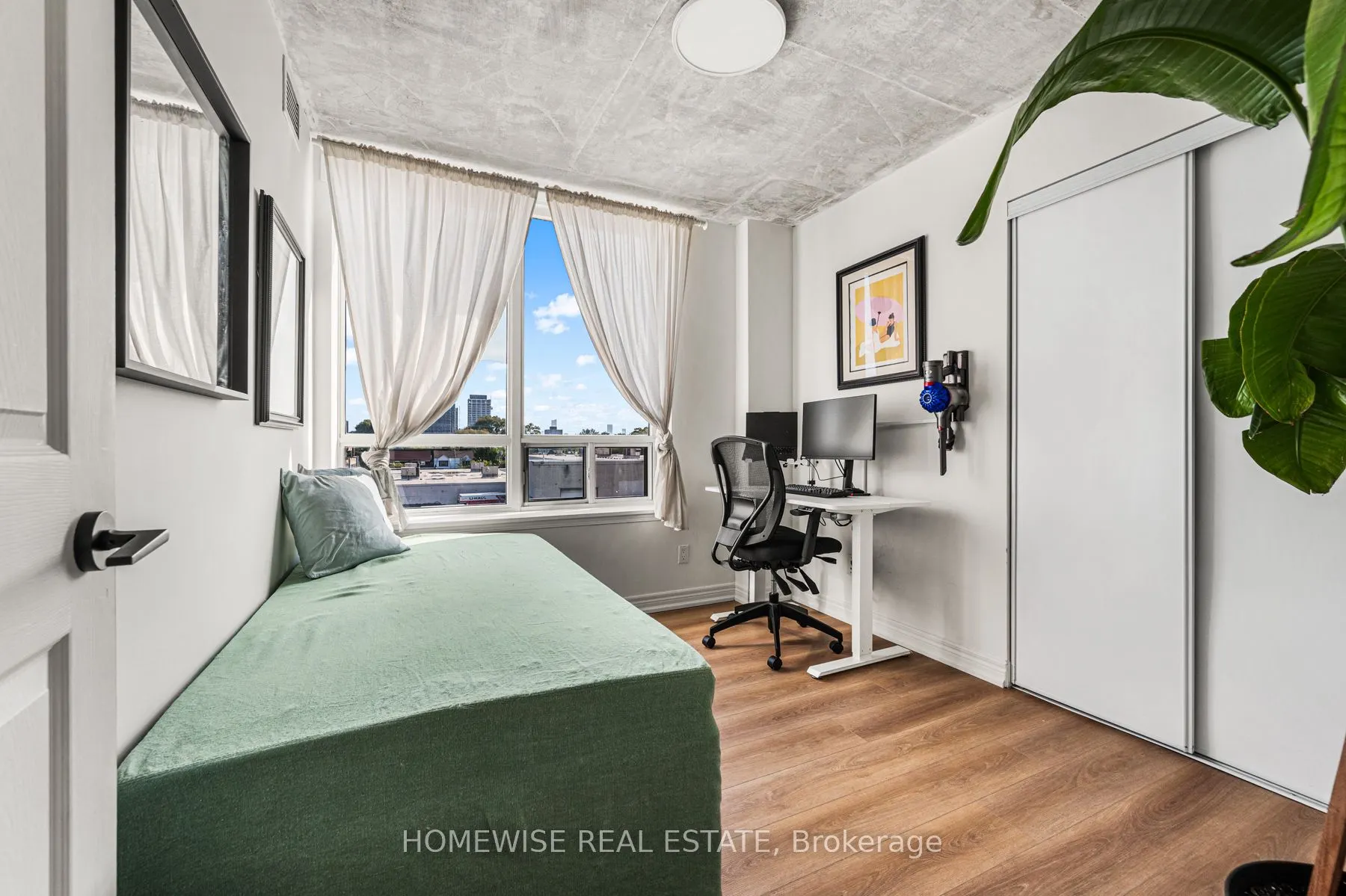 1369 Bloor Street W, #404