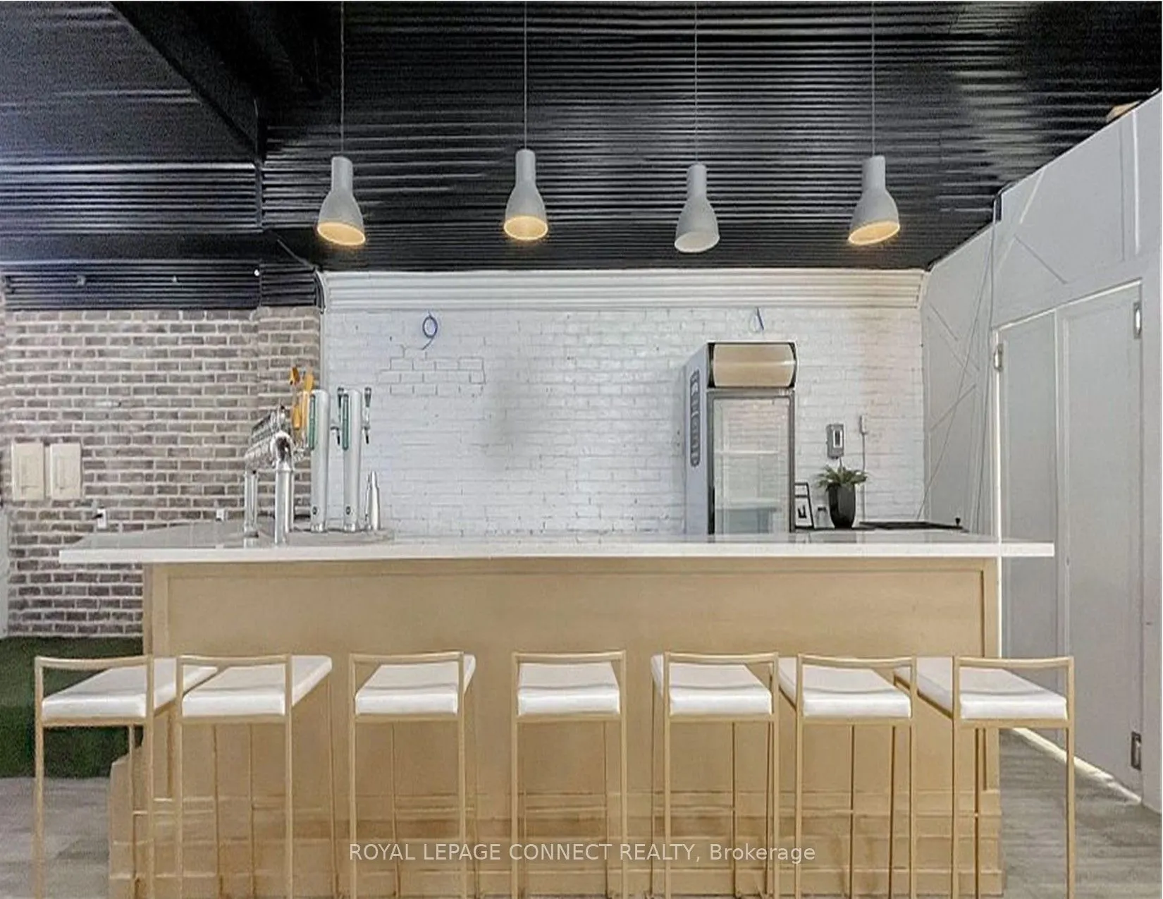 566 Queen Street W